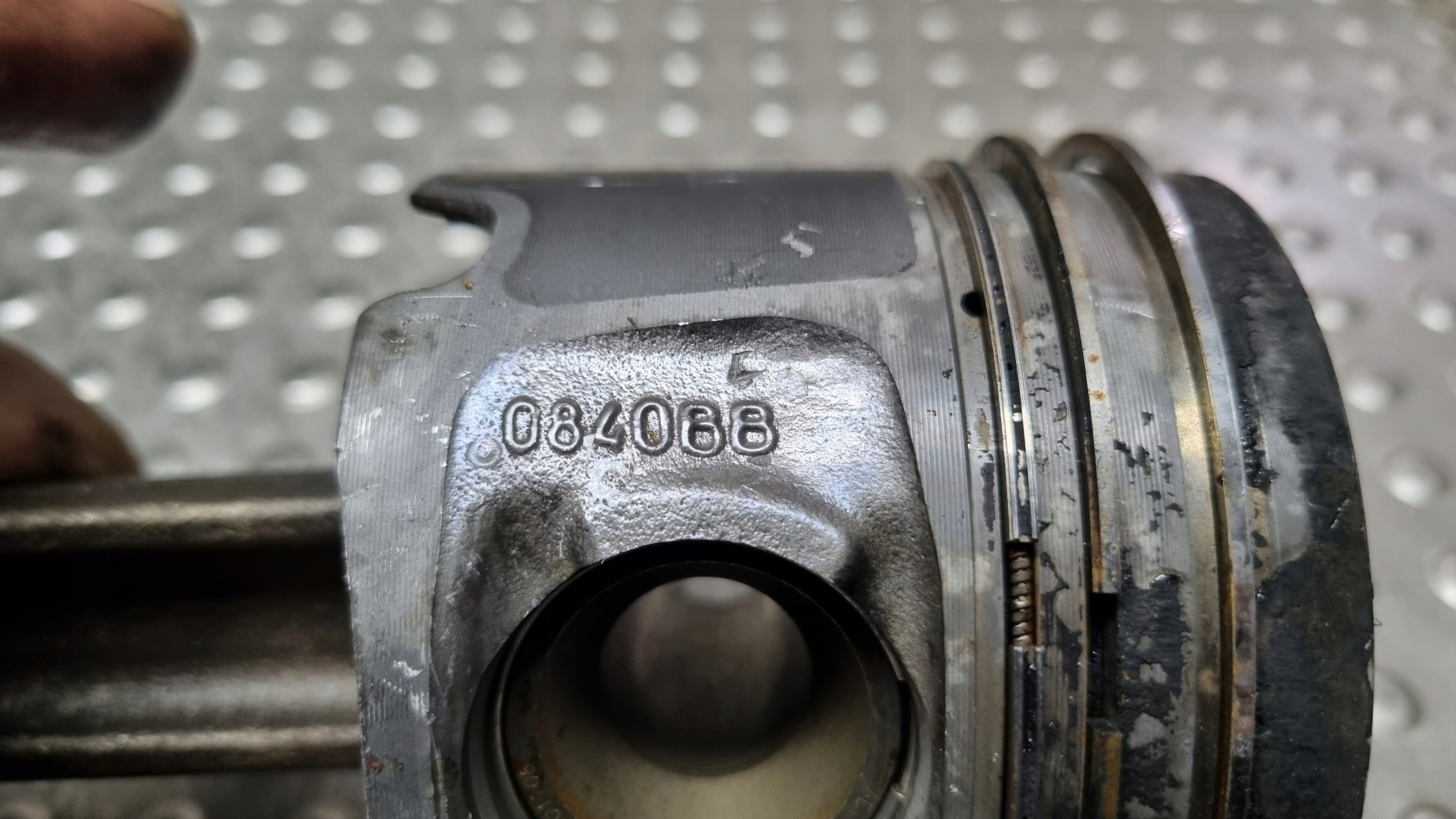 klip klipnjača KPL 084088 911 BMW E90 E91 E60 E61 E87 E84 E83 2.0D N47D20A