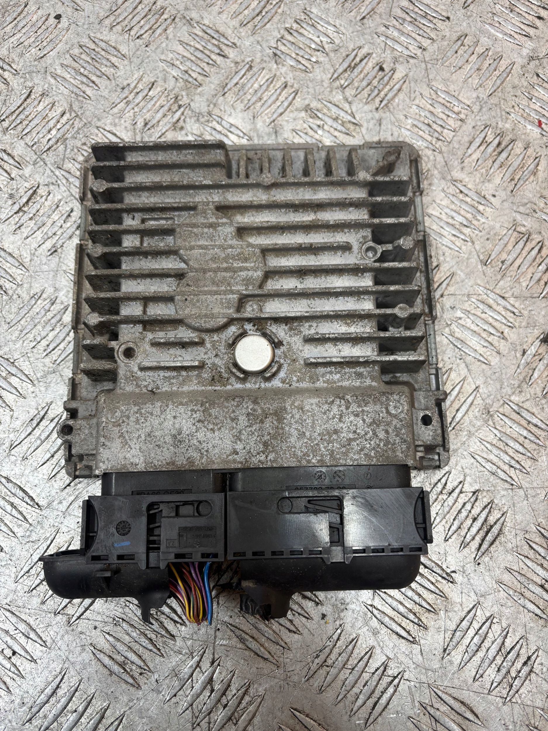 control unit of the engine computer SKODA YETI 1.6 TDI 03L906023JT