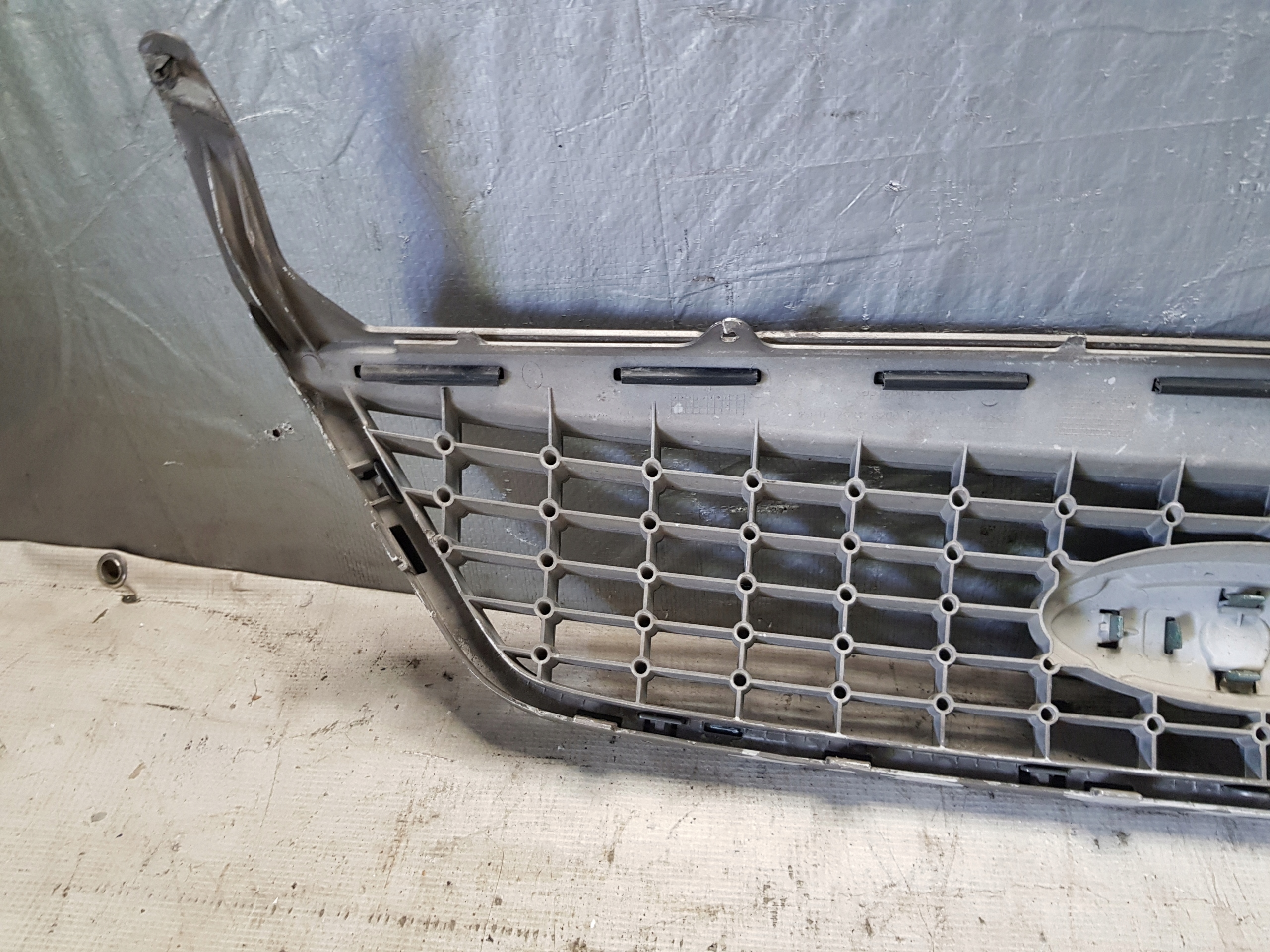 Grille FORD MONDEO MK4 7S71-8200-D