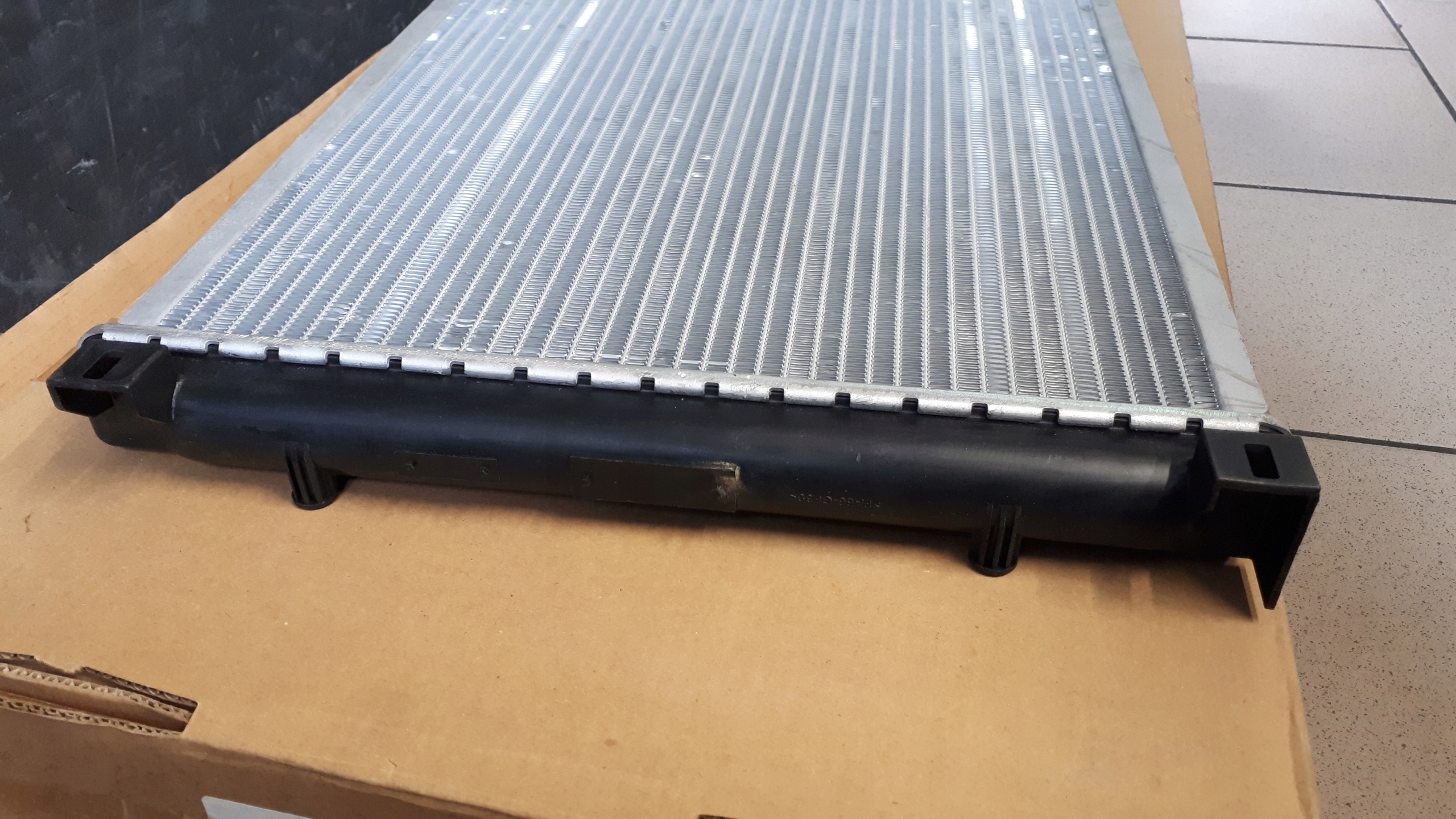 CHŁODNICA WODY OPEL MOVANO A RENAULT MASTER II 00- Producent części Behr Hella Service