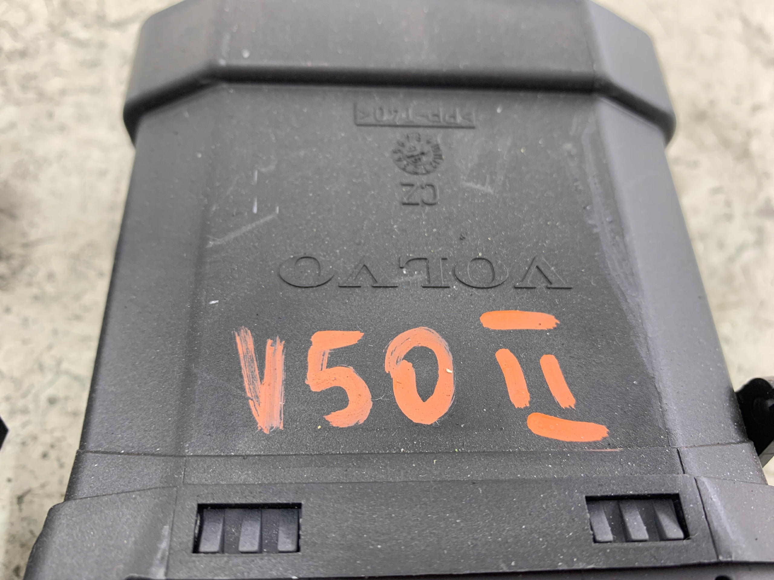 VOLVO V50 II grid air conditioning devices central