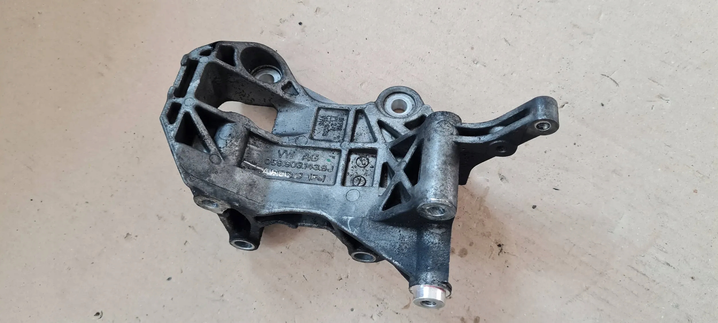 Q7 4M UCHWYT MOCOWANIE ALTERNATORA 3.0 TDI 059903143BJ