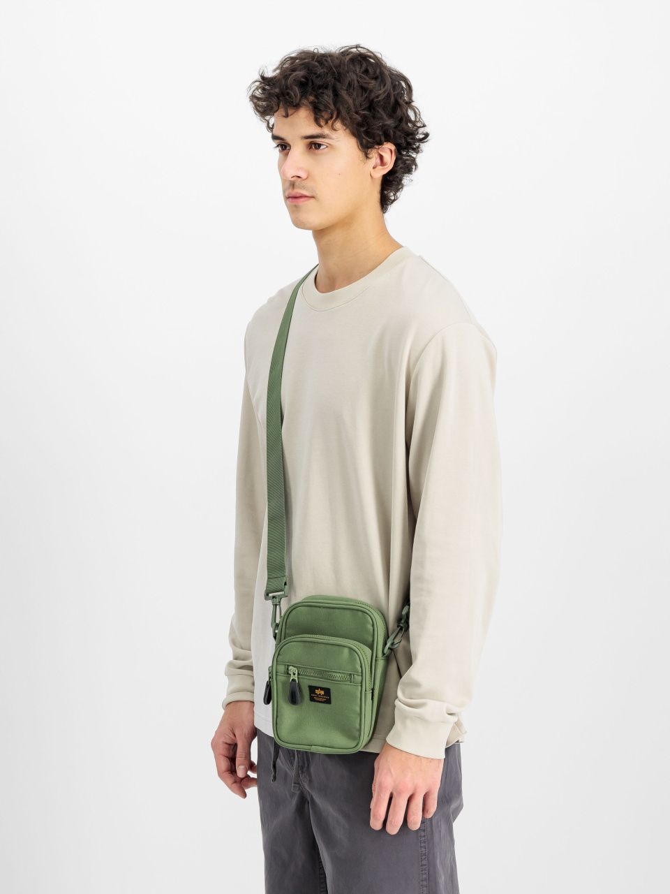 Ledvinka Label Messenger Bag Small sage green