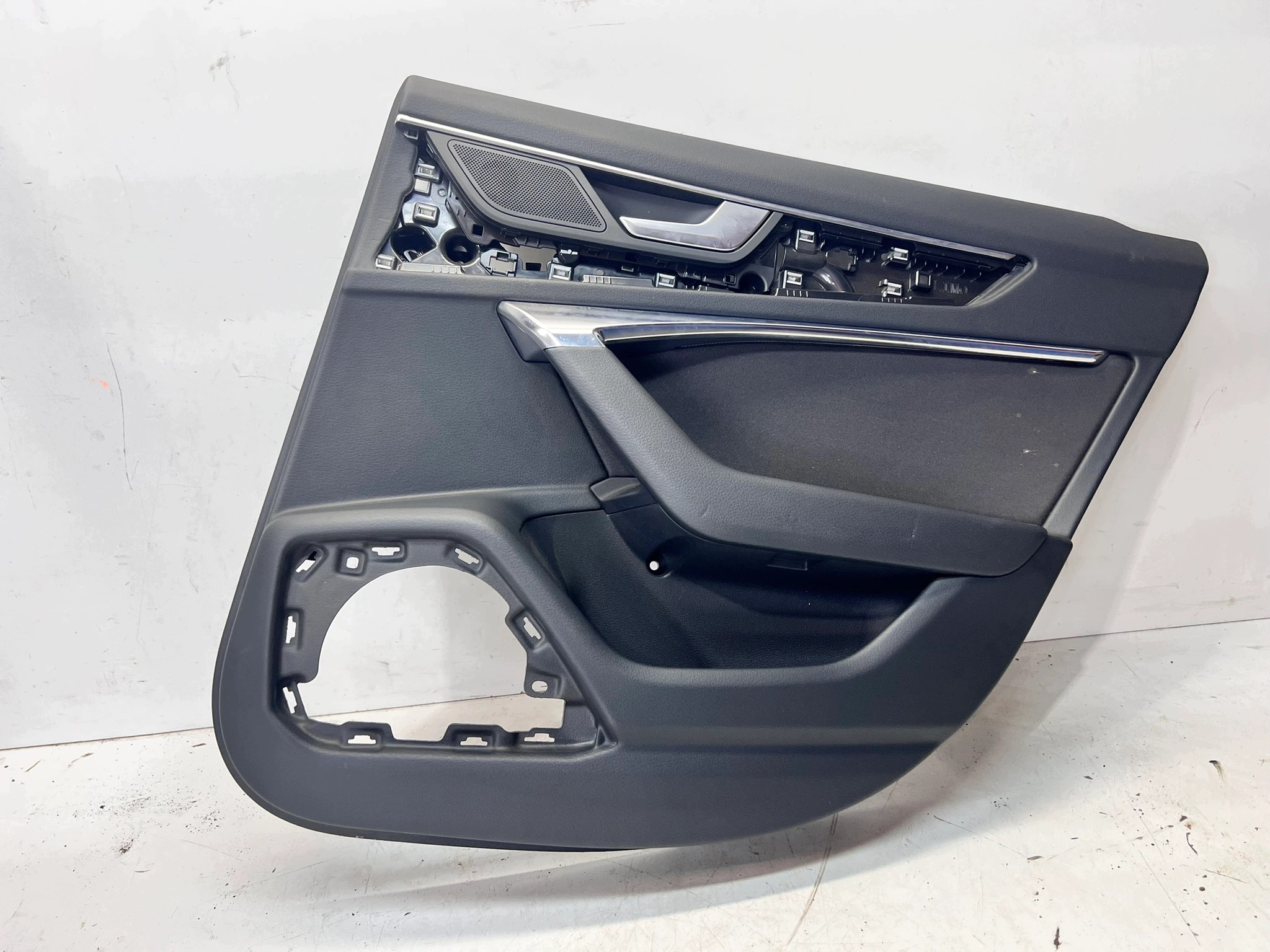 side door right rear part AUDI A6 C8 4K0867306E QQ2