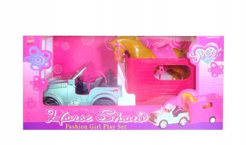 AUTO Z PRZYCZEPĄ I KONIEM