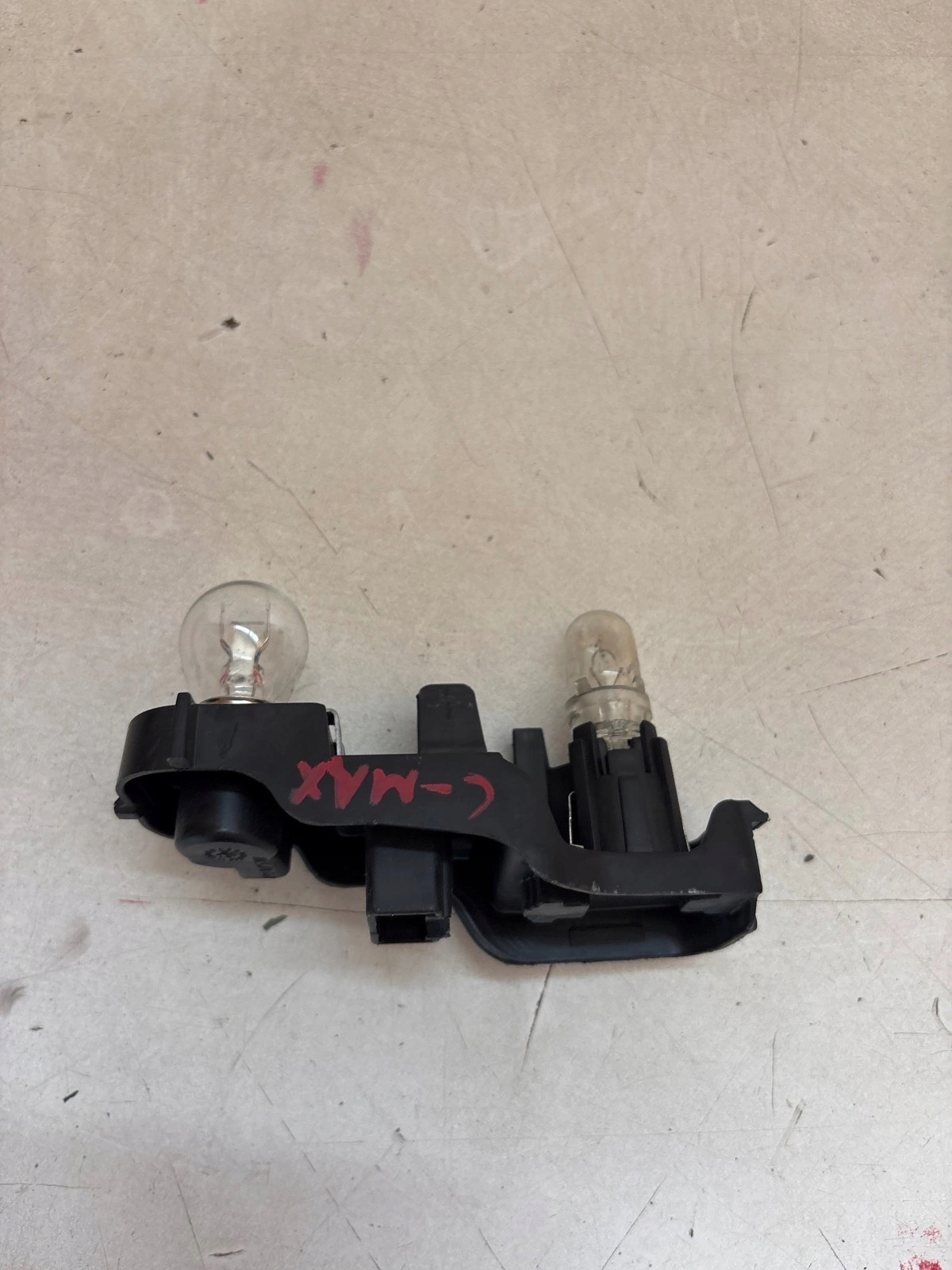light housing rear part right to the bonnet Ford C-Max mk2