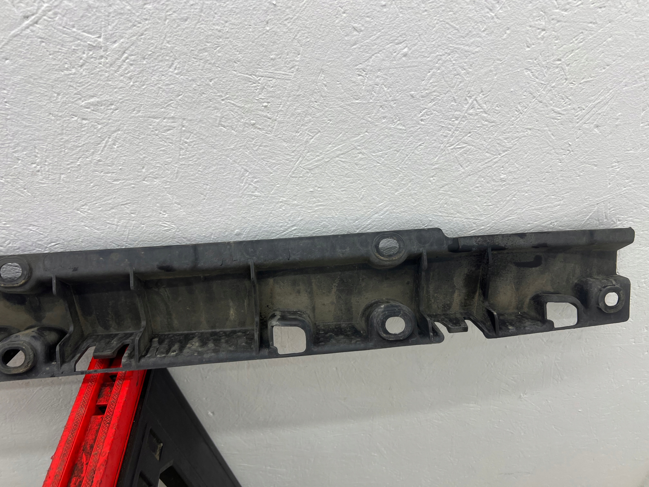 BMW X5 E70 06- threshold cap left support 7207195