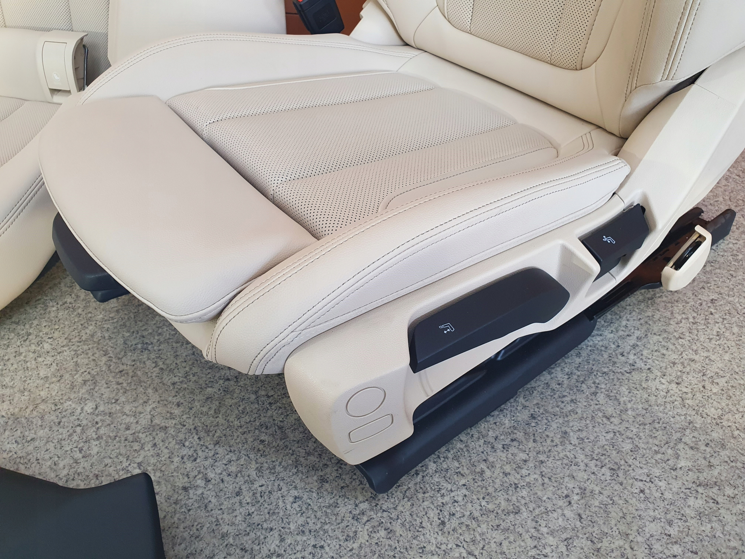 BMW G20 inner seats SPORT side leather CANBERRA BEIGE