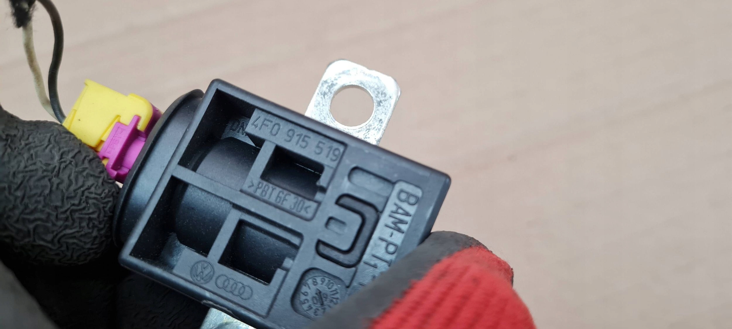A6 C6 LIFT fuse PIROTECHNICZNY A4 B8 S4 A5 A6 C7 Q3 4F0915519