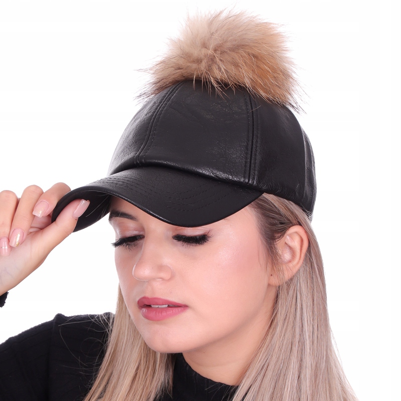 

Czapka z daszkiem z pomponem Skórkowa pompon