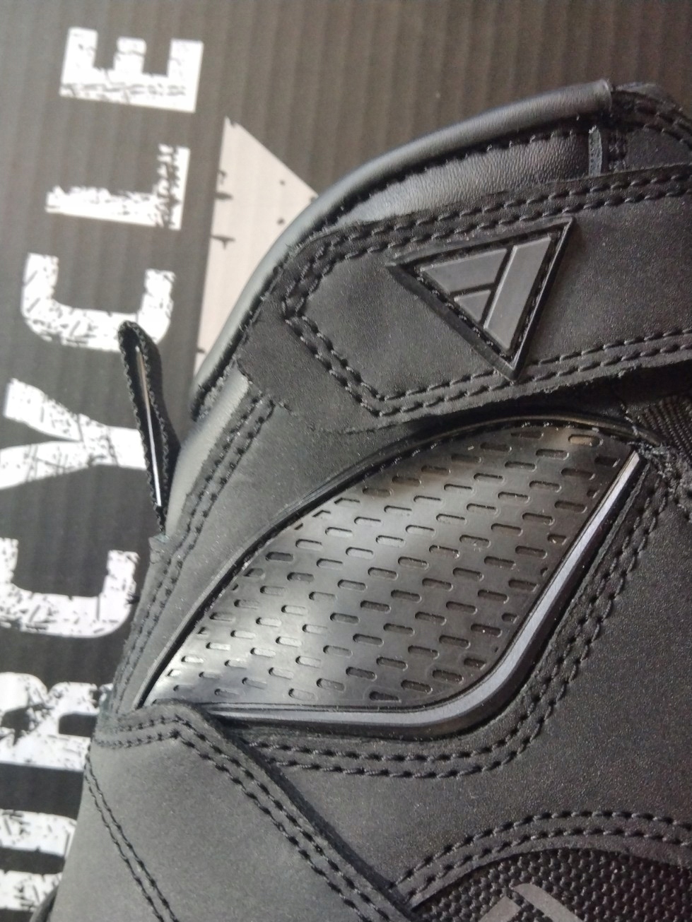 BUTY MOTOCYKLOWE MIEJSKIE MODEKA KUMANI 42 czarne Model KUMANI