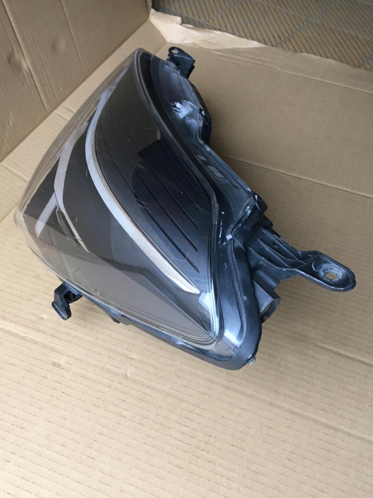 REFLEKTOR light left left front TOYOTA YARIS III 17-20 LED