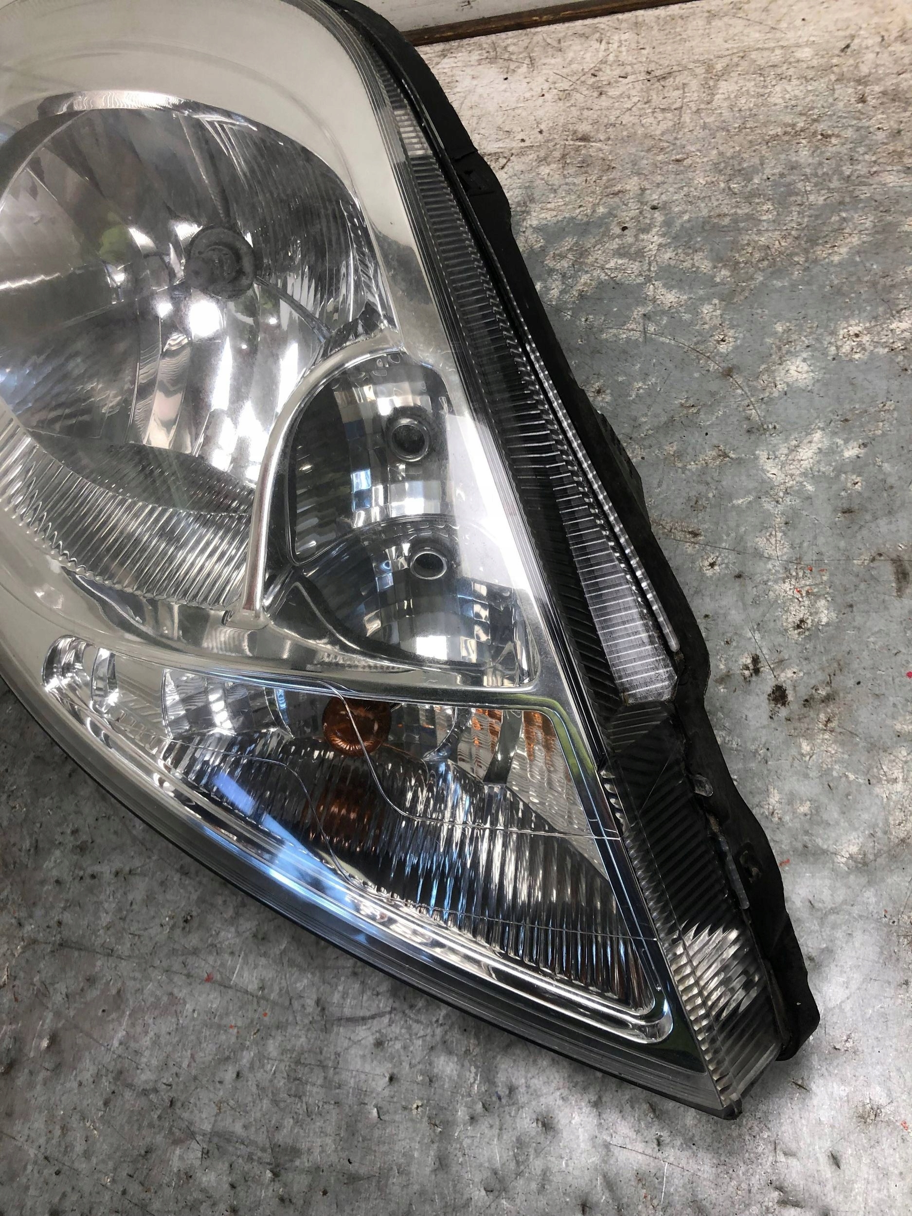 light right front OPEL VIVARO RENAULT TRAFIC 93859830