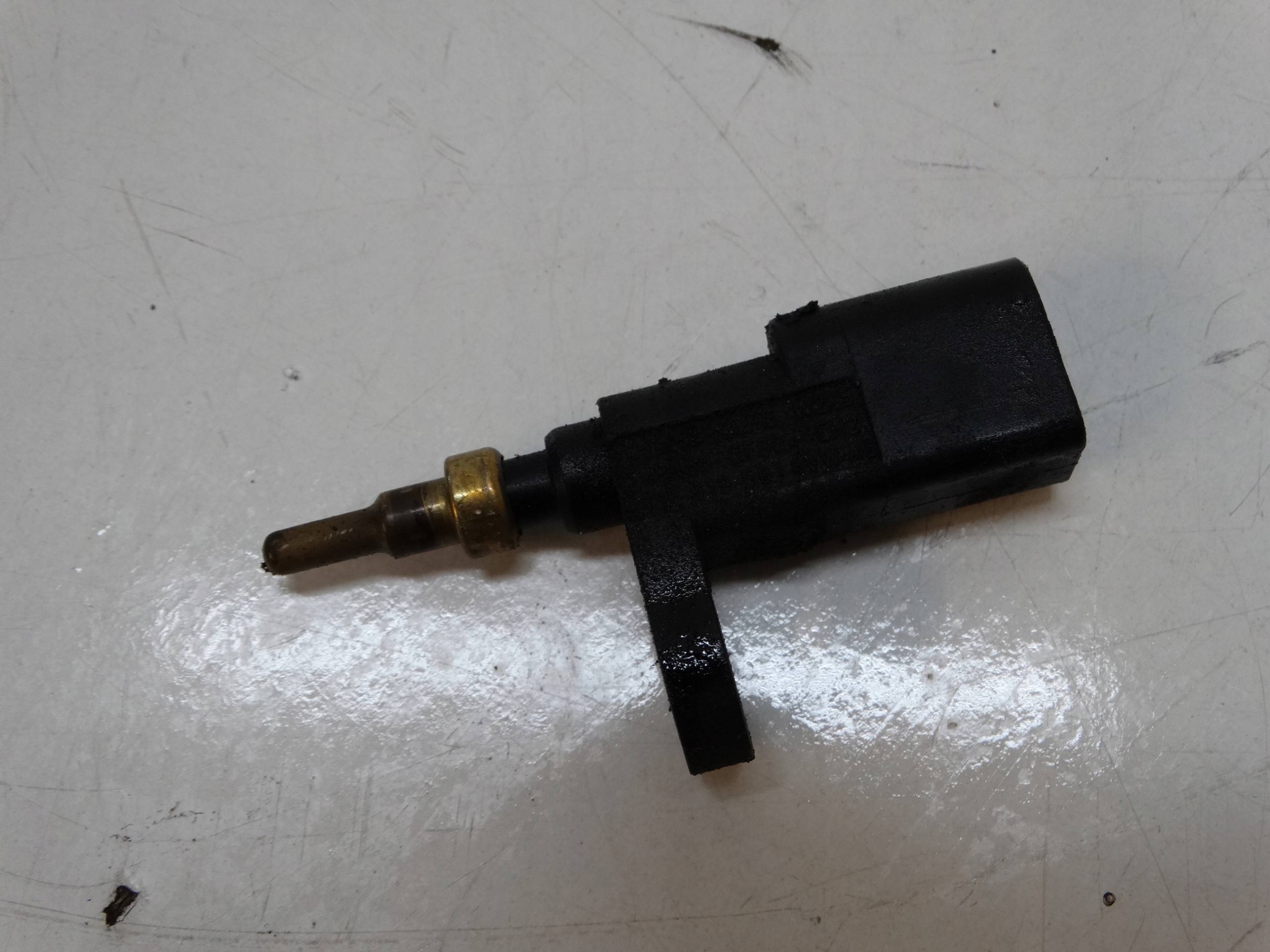 CZUJNIK TEMPERATURY PŁYNU CHŁODZ VW GOLF VI 1.2TSI