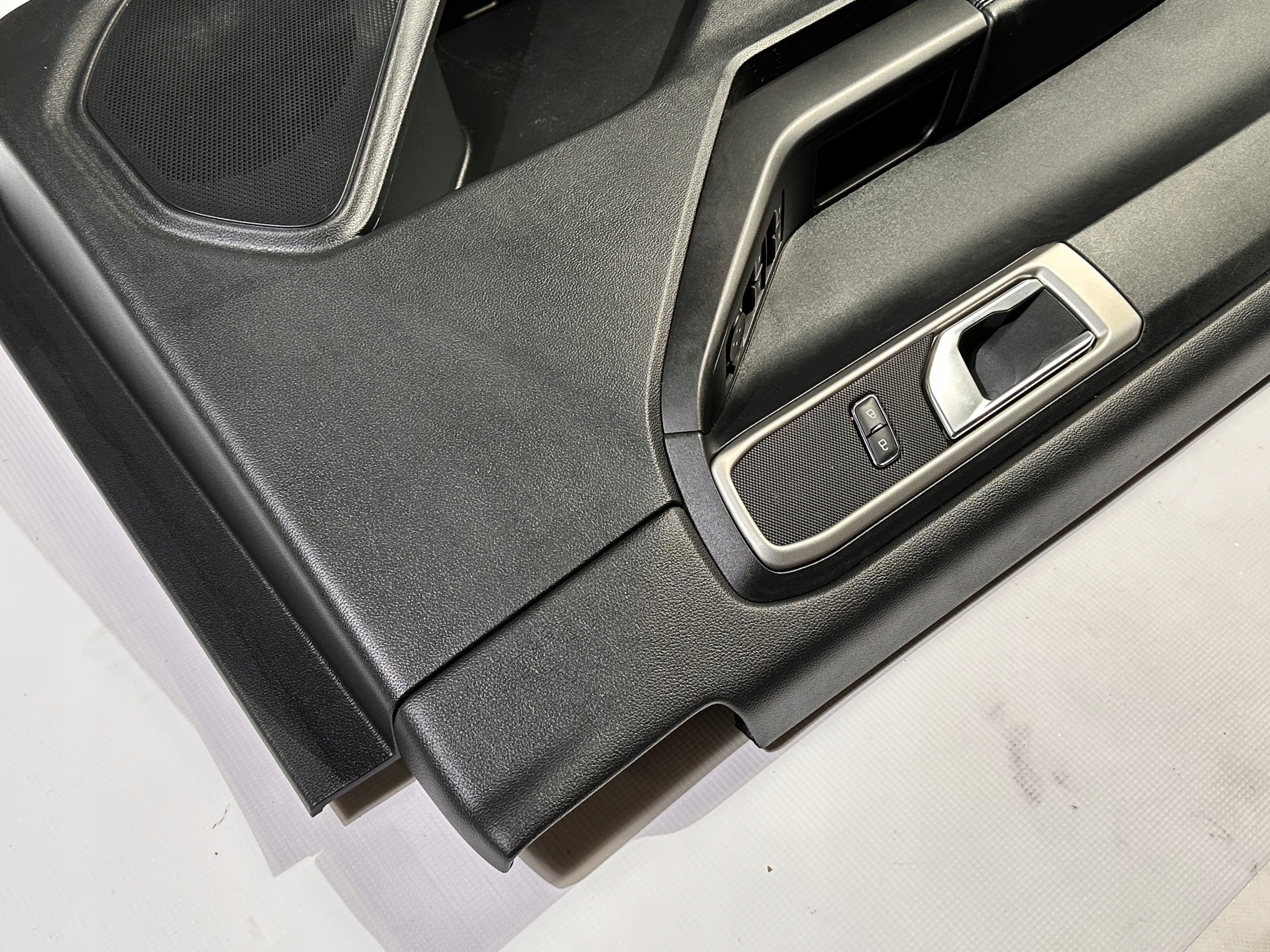 side upholstery side door left front front Ford Explorer 2020+