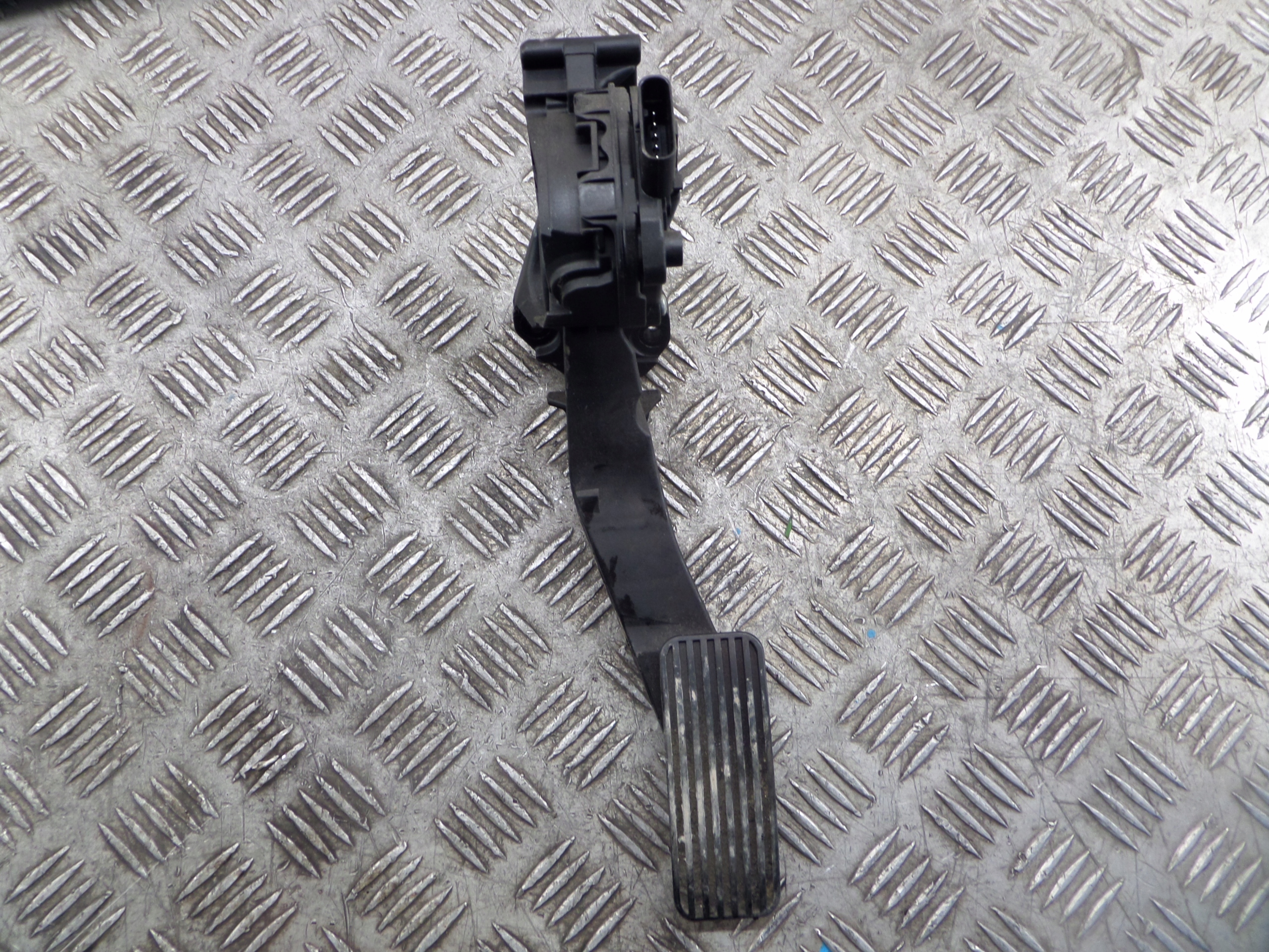 accelerator pedal potentiometer OPEL ASTRA K V OE 13373777