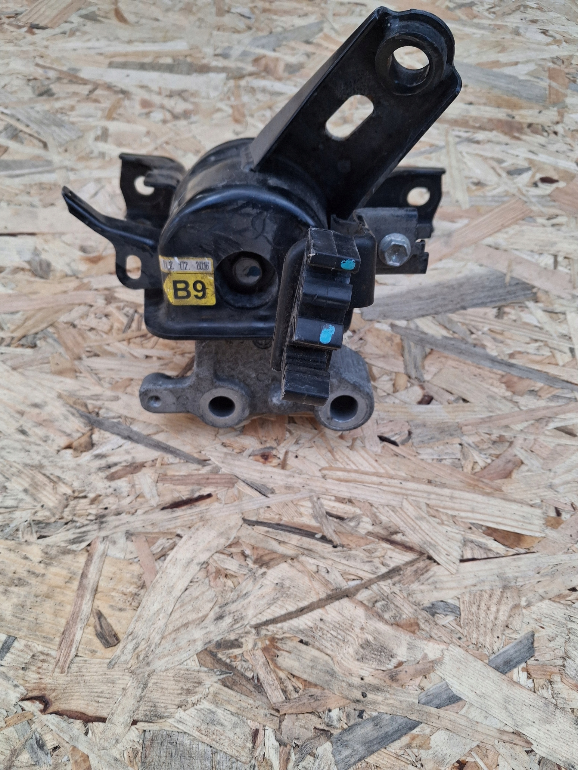 holder engine mount TOYOTA AVENSIS T27 D4D