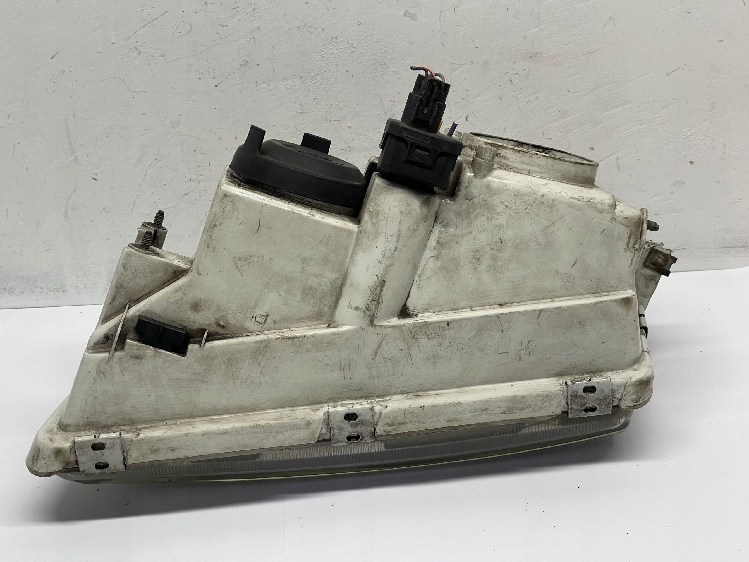 Volvo OE 14909000R reflector right