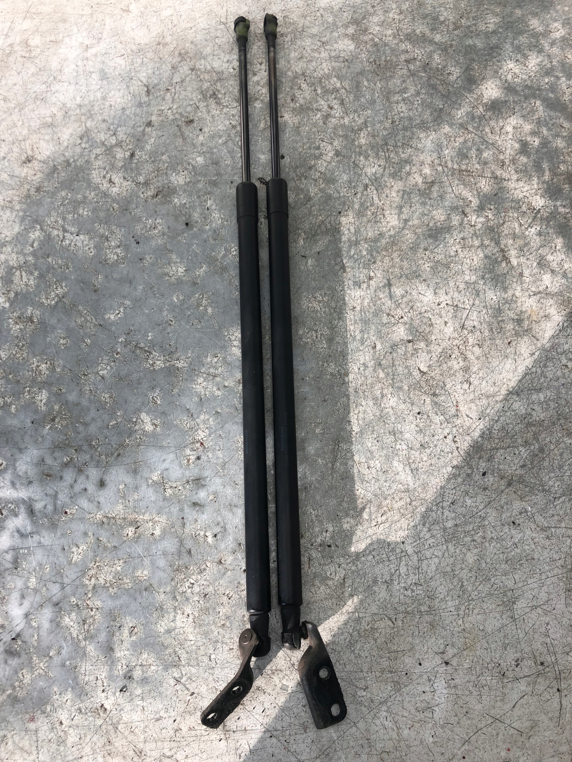 SILOWNIKI bonnet boot NISSAN NOTE E11 904509U00A