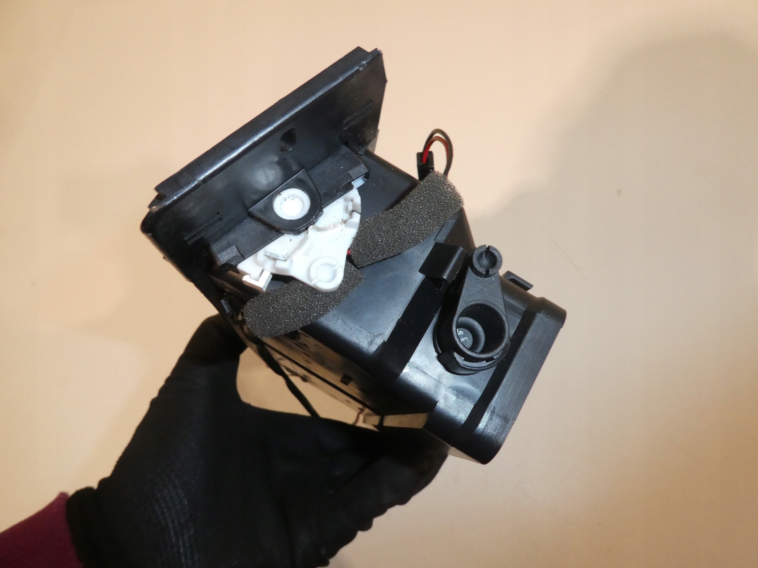 AUDI A6 C5 KRATKI DES LÜFTERS LUFT MITTE 4B1820951D