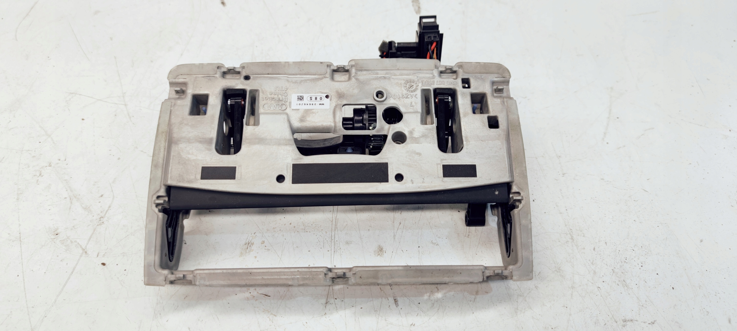 WINDA WYSWIETLACZA AUDI A3 8V 8V0857974E