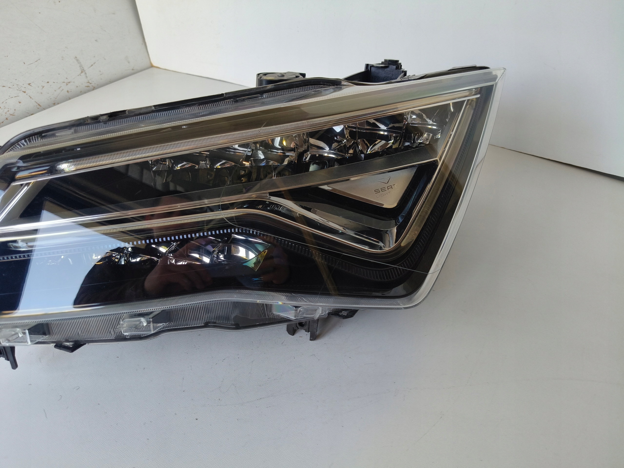 light left REFLEKTOR SEAT ATECA 575 16- FULL LED