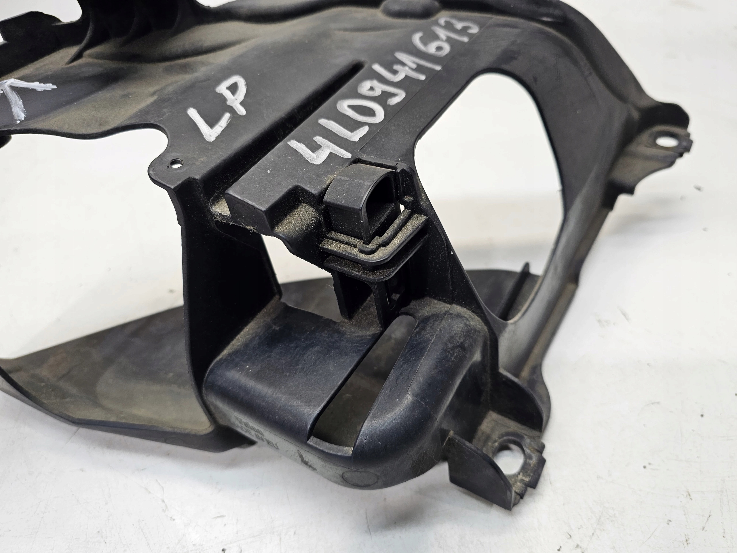 Support Support plaque REFLEKTORA Gauche AUDI Q7 4L 4L0941613