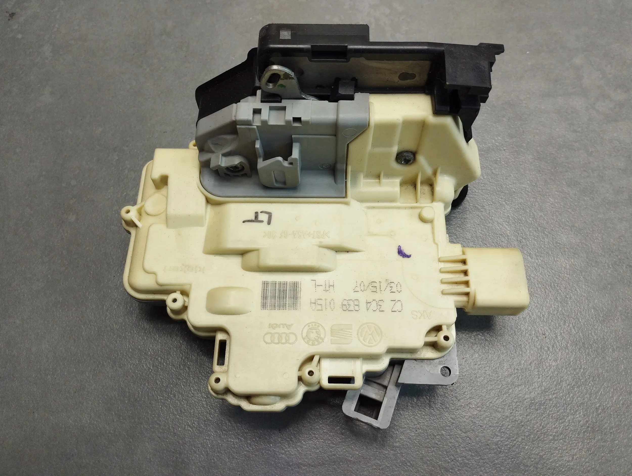 Audi Q7 4L Schloß links heck 3C4839015A