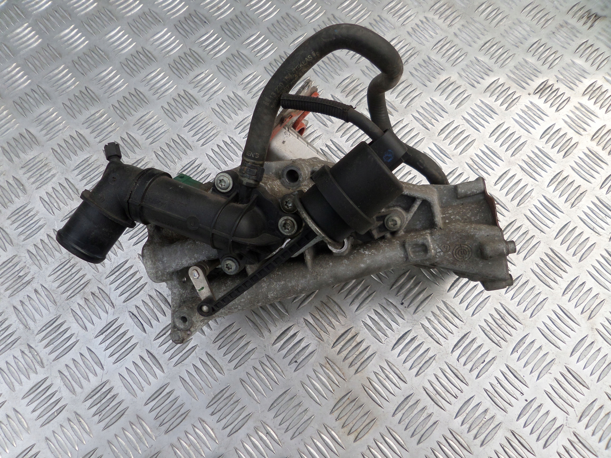 INSIGNIA A 2.0 CDTI A20DT OBUDOWA TERMOSTATU