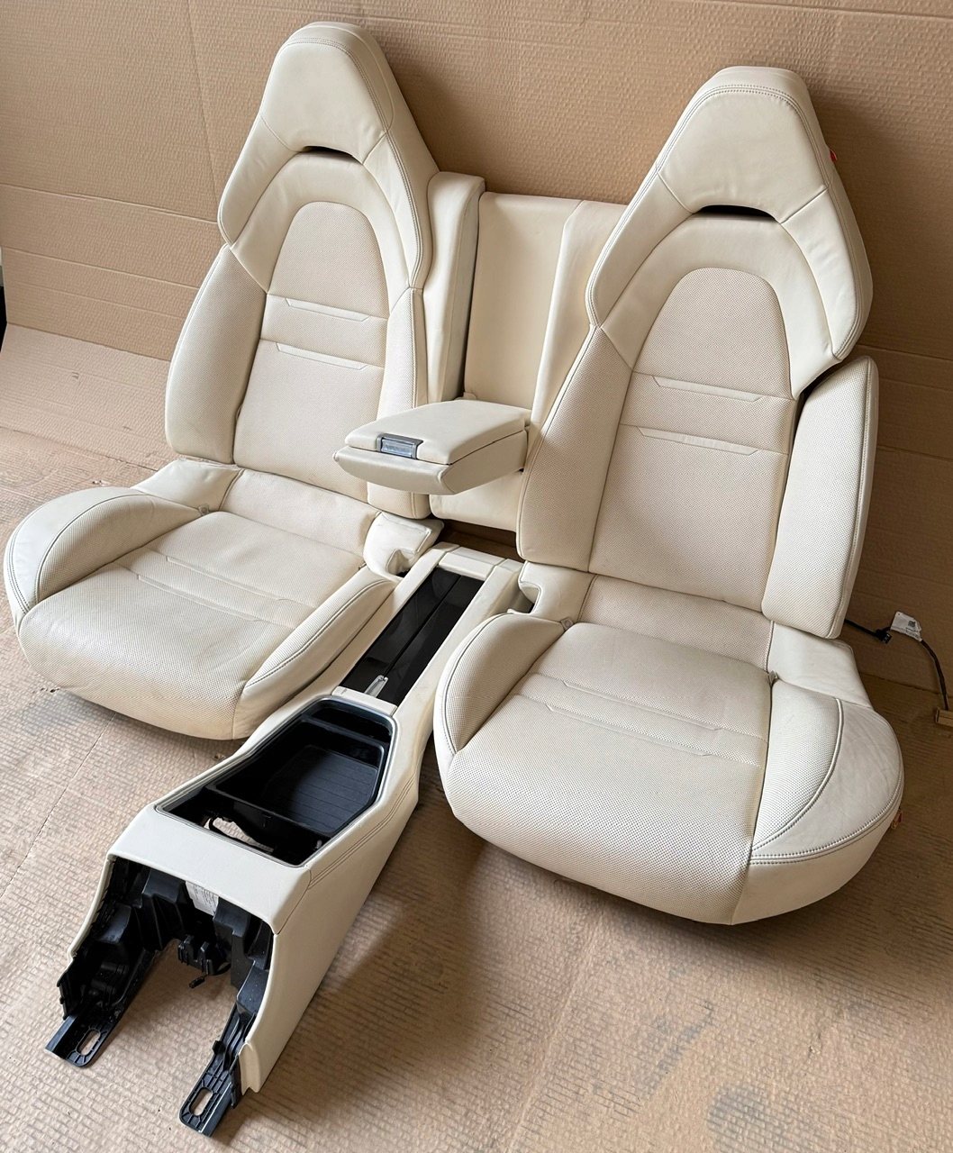 Sitze KPL. + MODULY Sitz Seiten TUNEL PORSCHE PANAMERA 971 BEZOWE 1