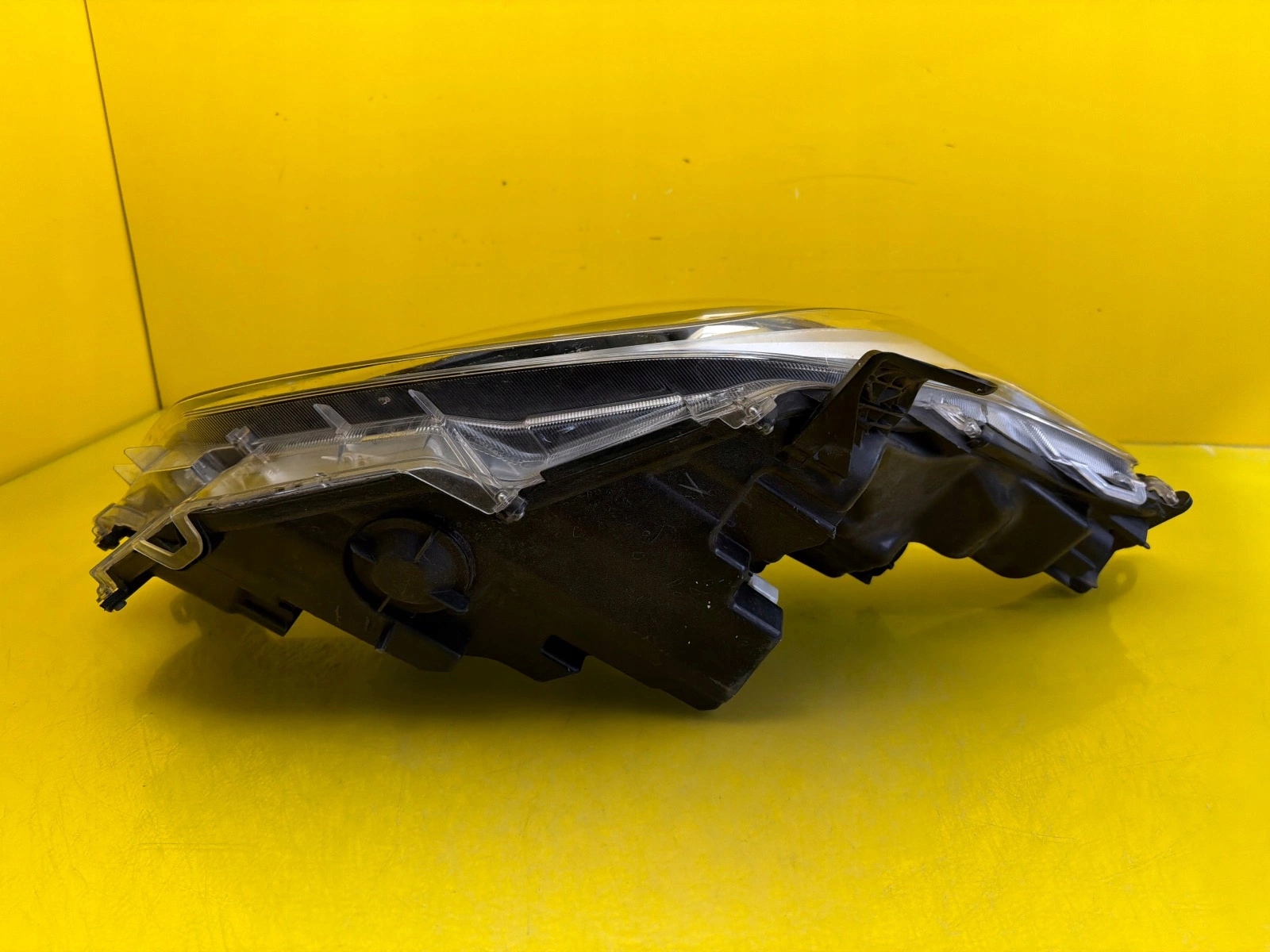 light left front Toyota Yaris IV 4 Full Led K0-8