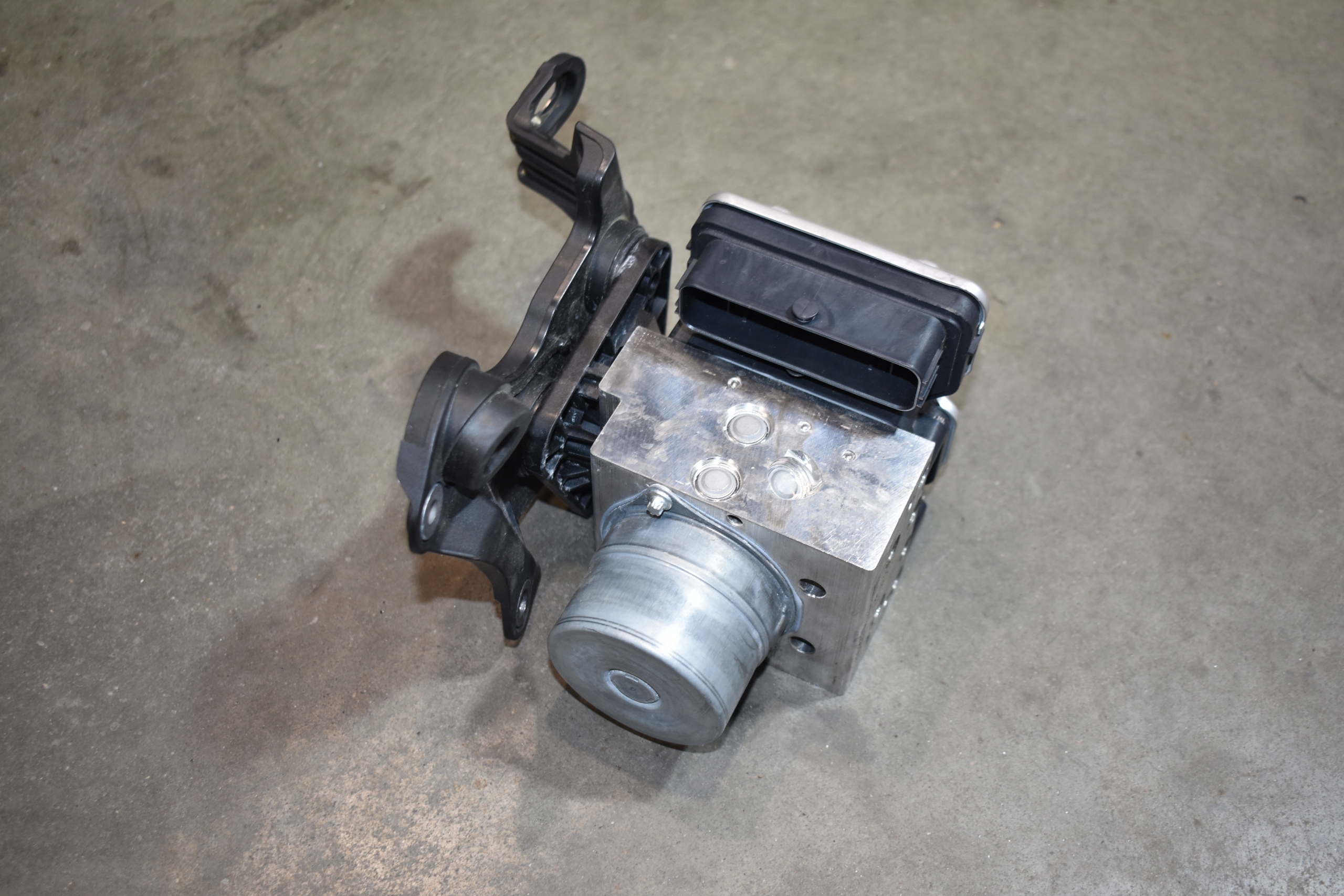 IDEALNA pump control unit ABS RADAR MERCEDES W214 1