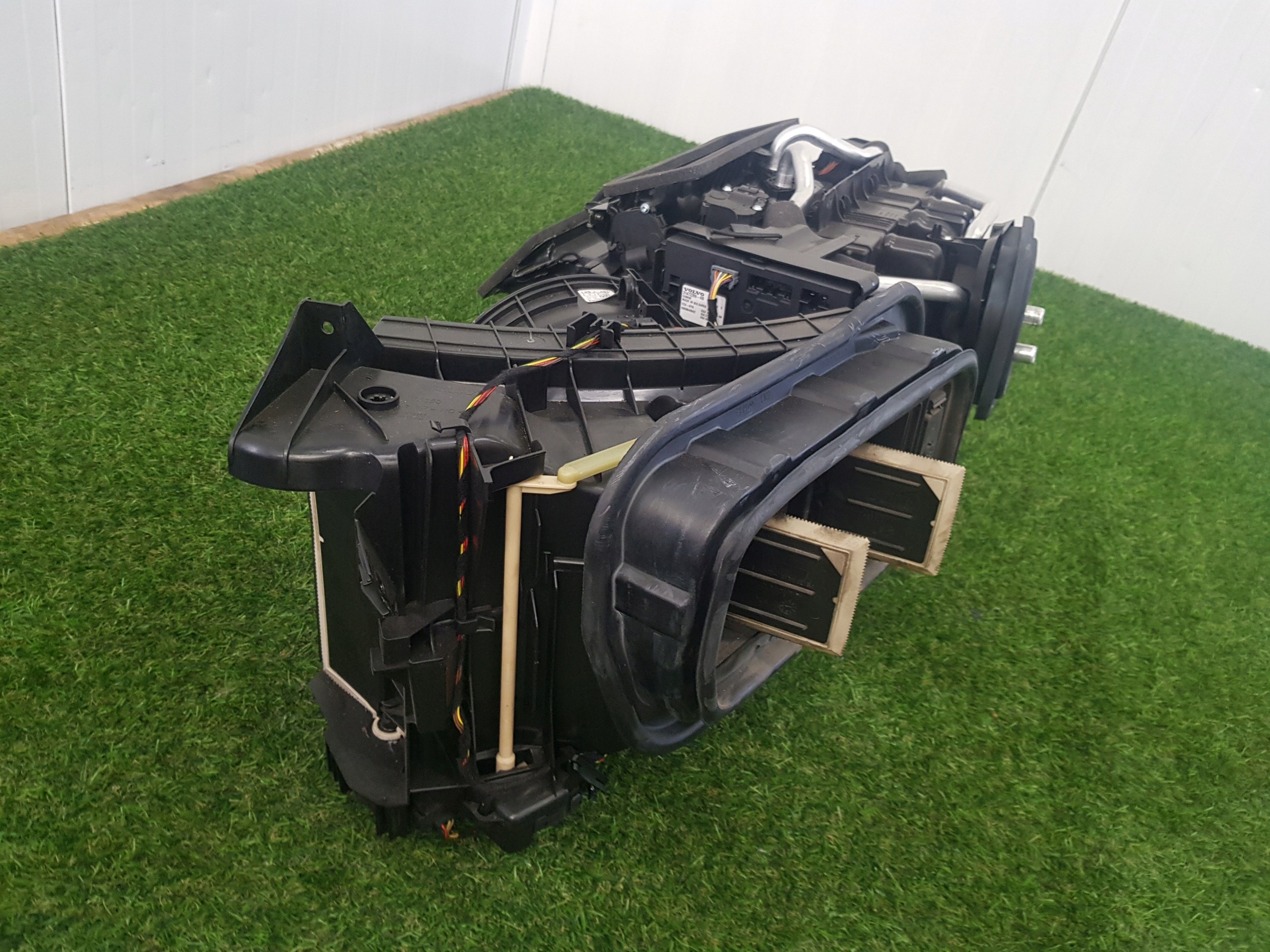 ohřívač VOLVO XC90 II T6 2.0 B 2019 31497314