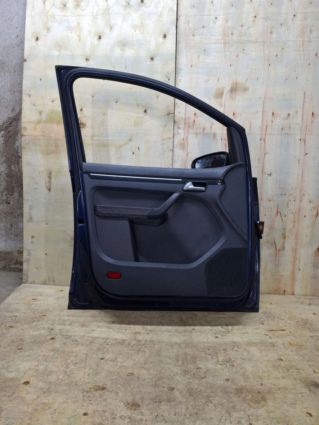 door front left side Volkswagen Touran 2nd facelift 2011