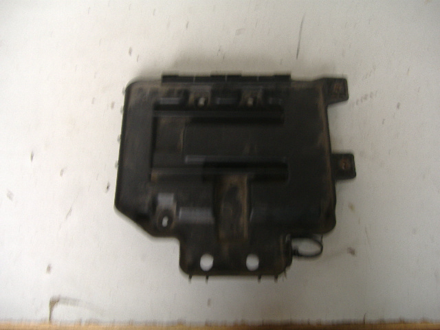 KIA SOUL И ОСНОВАНИЕ АККУМУЛЯТОРА 37150-2K680