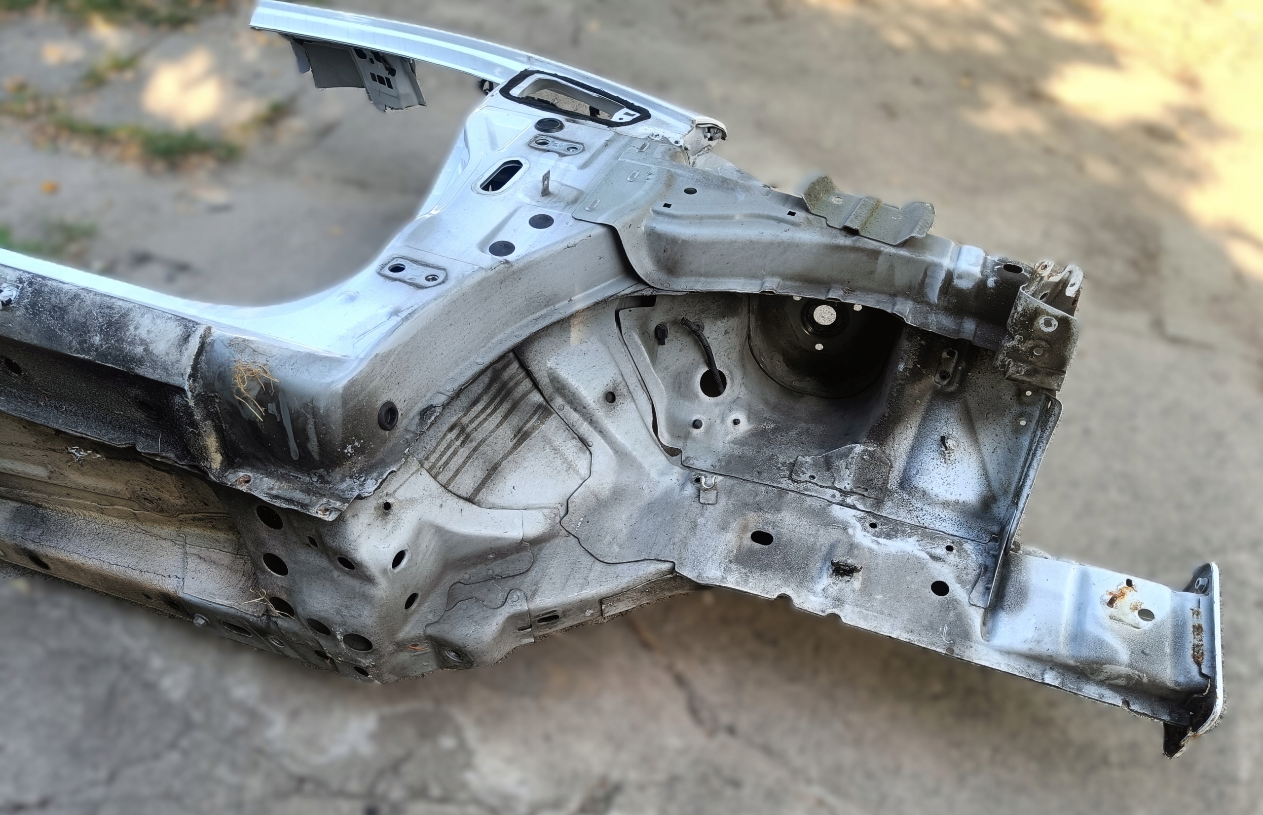 Ford Fiesta MK7 LIFT 3D quarter right front BIALY HC