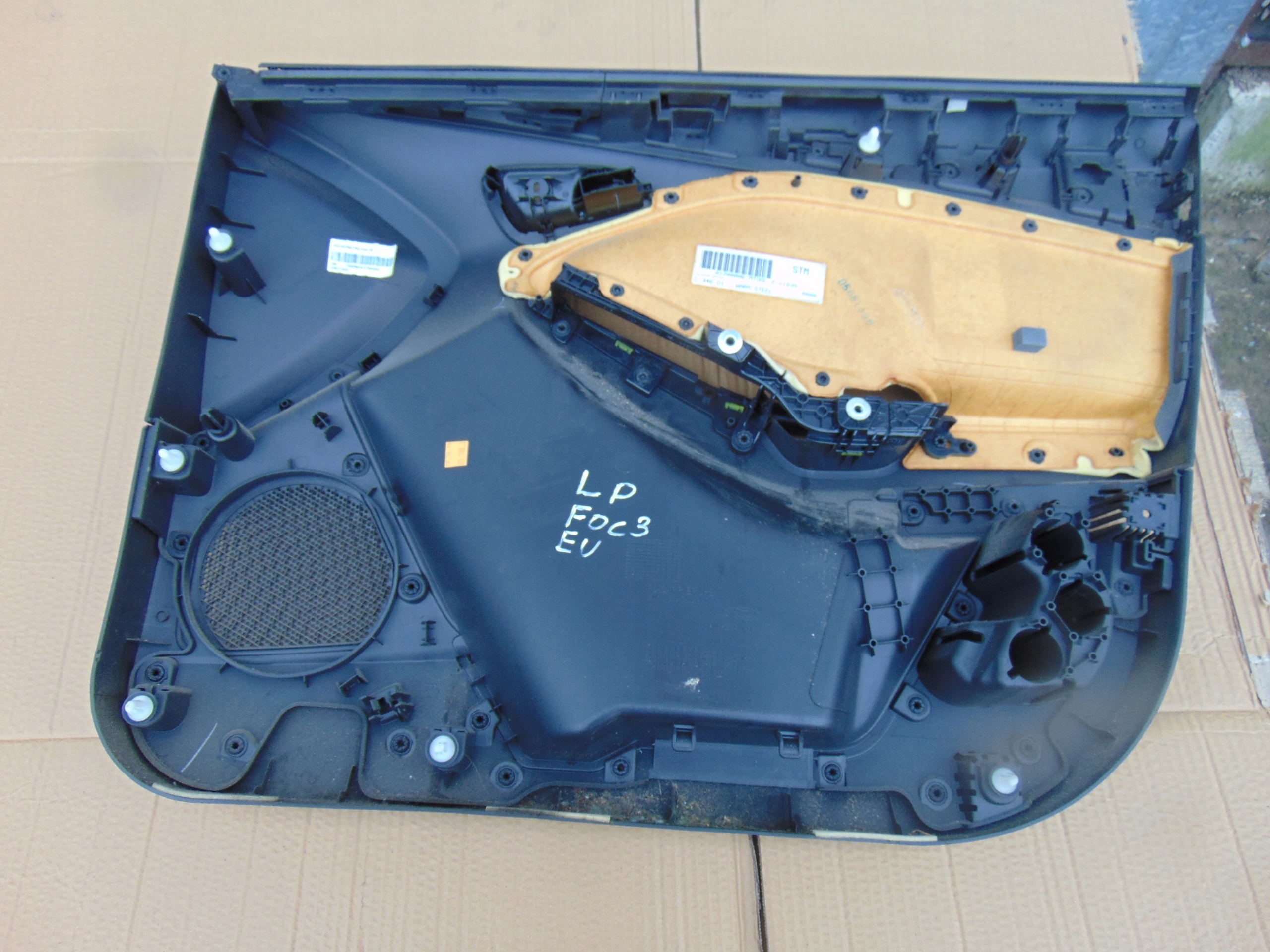 FORD Focus MK3 14R дверные карты передний левый