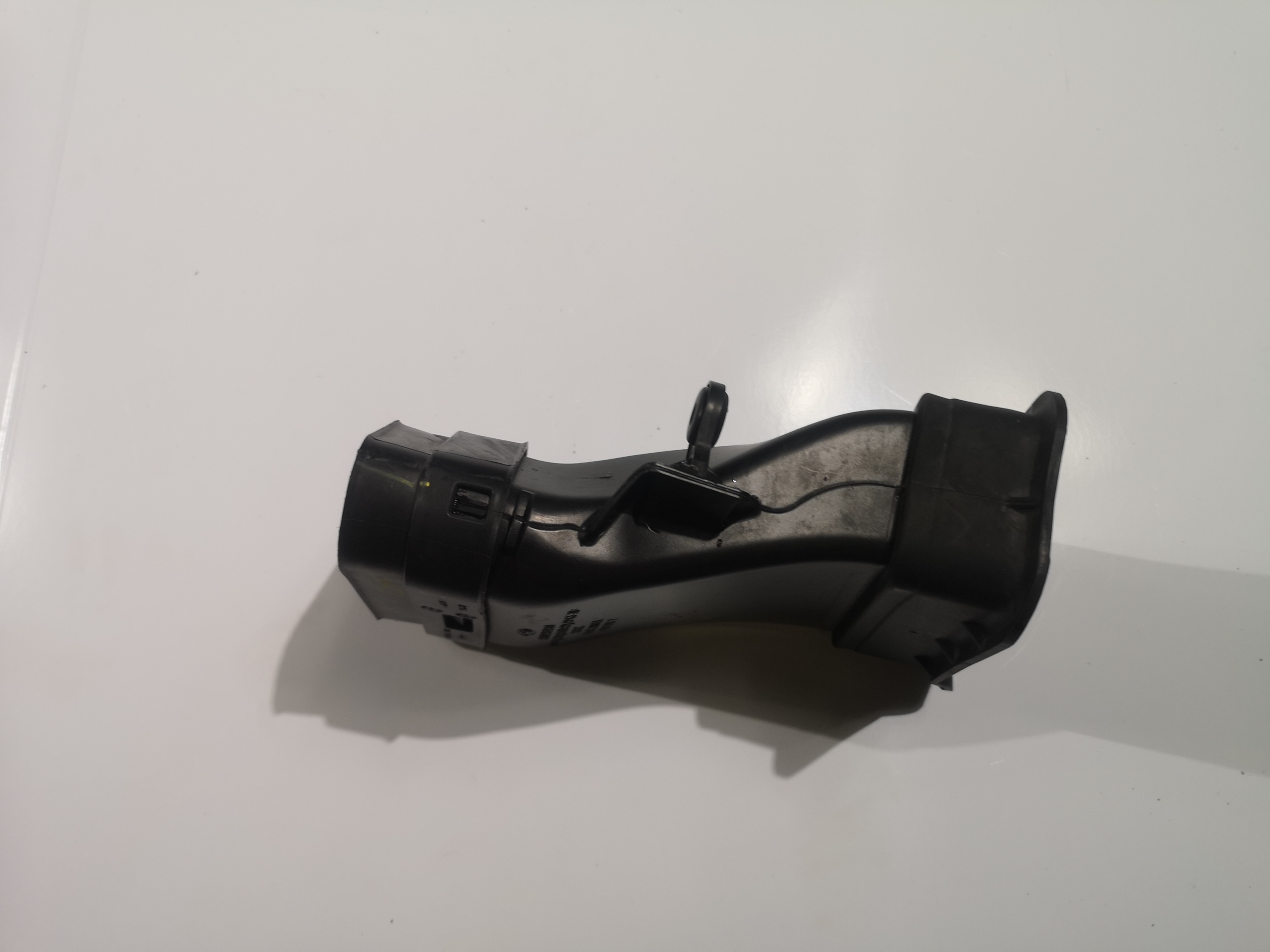 intake air hose Ford Mustang 2010-2014