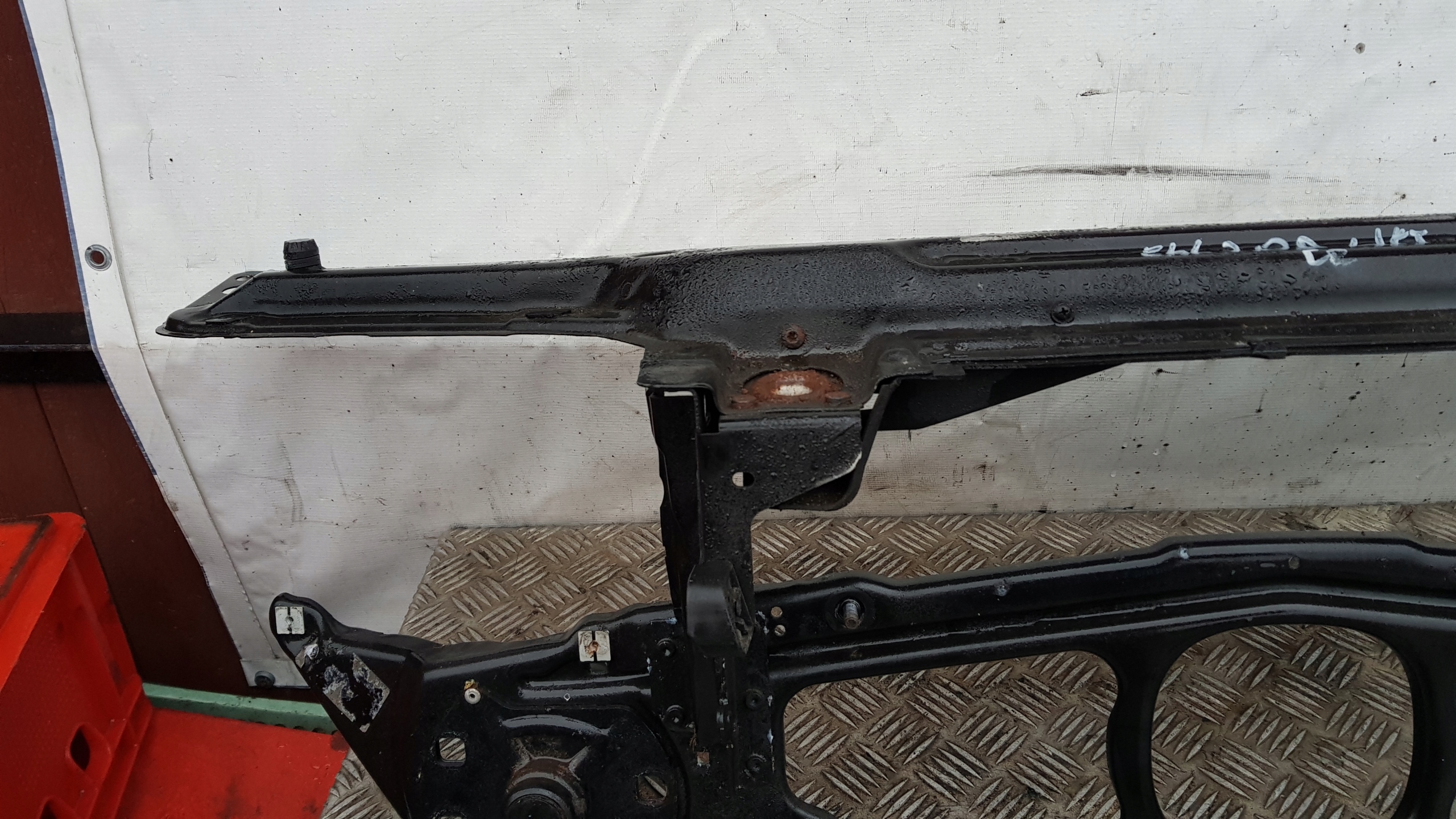 BMW E46 2.0d support panel for radiators pillar