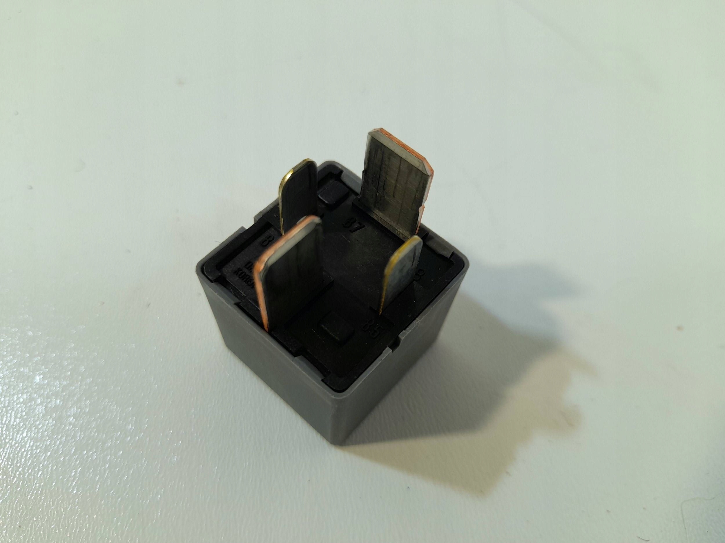 Mercedes-Benz GLC C253 relay A0009822923 (P324)