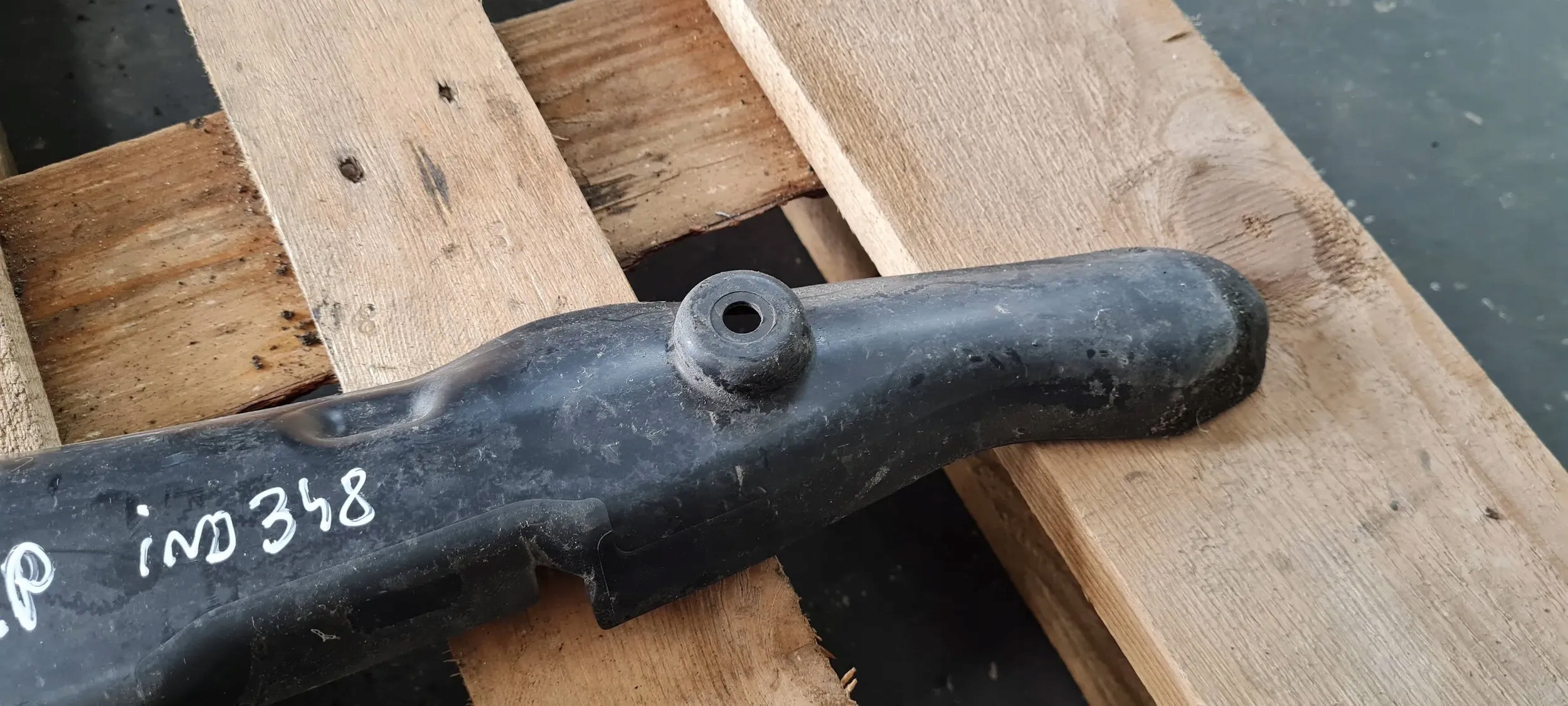 A4 B9 8W hangszigetelő fedél sárvédöt jobb 8W0821111