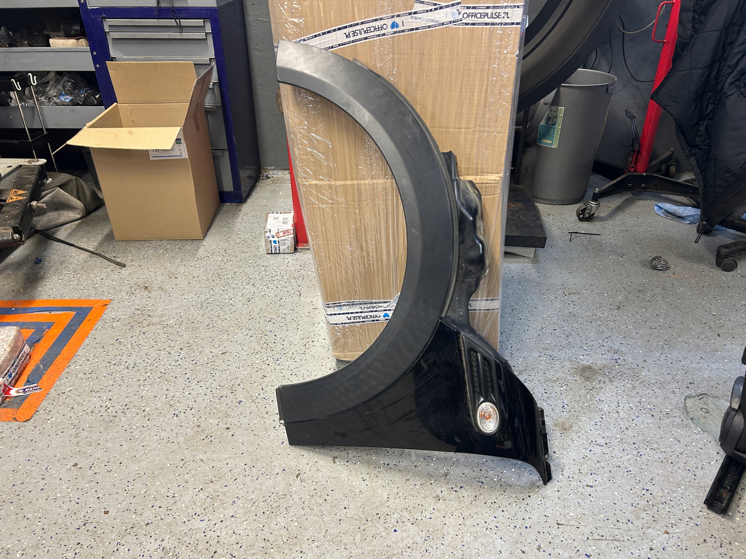 MINI R56 fender left front A94/9