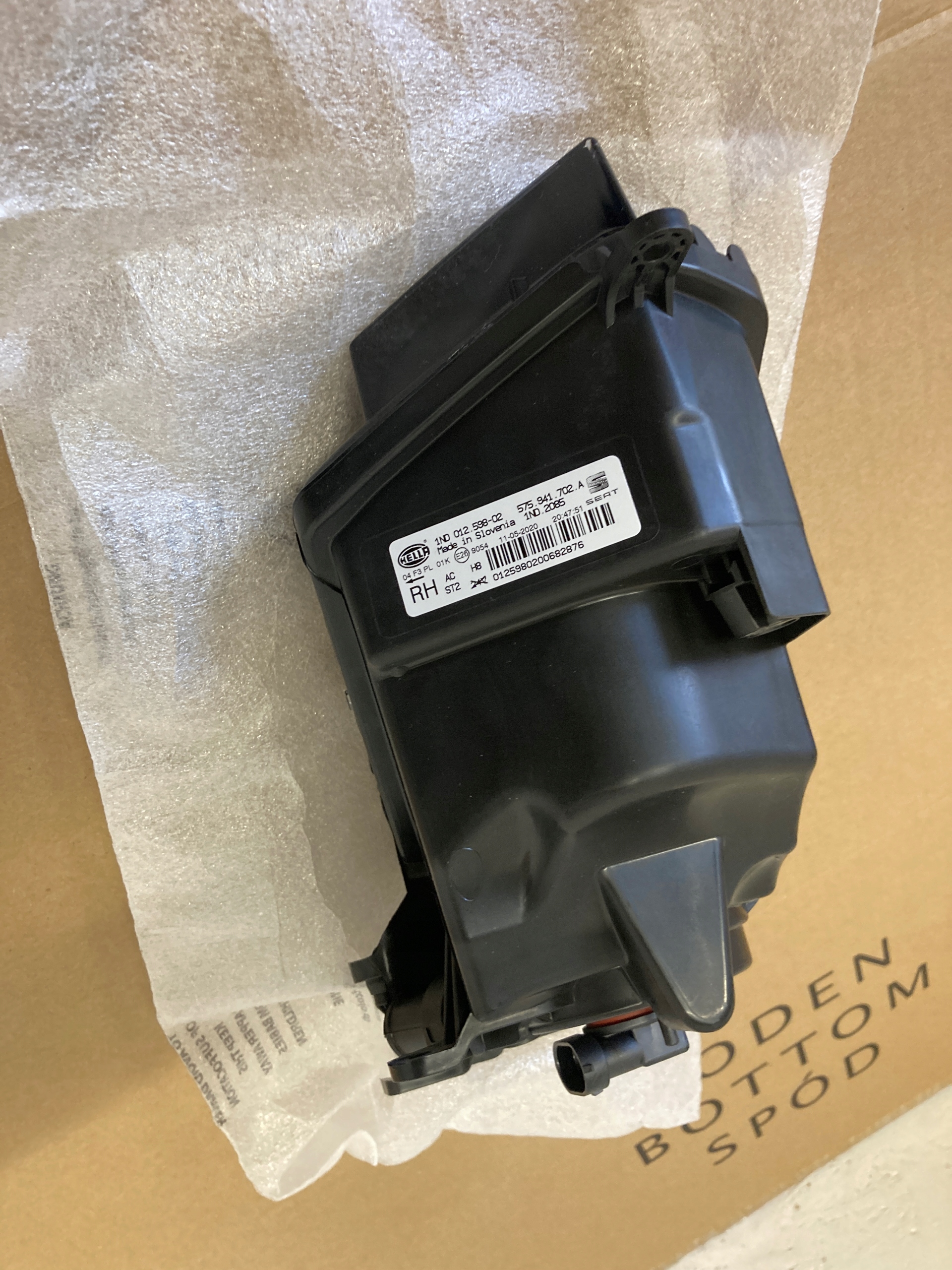 Leon III РЕСТАЙЛИНГ Ateca ГАЛОГЕН правый оригинал.