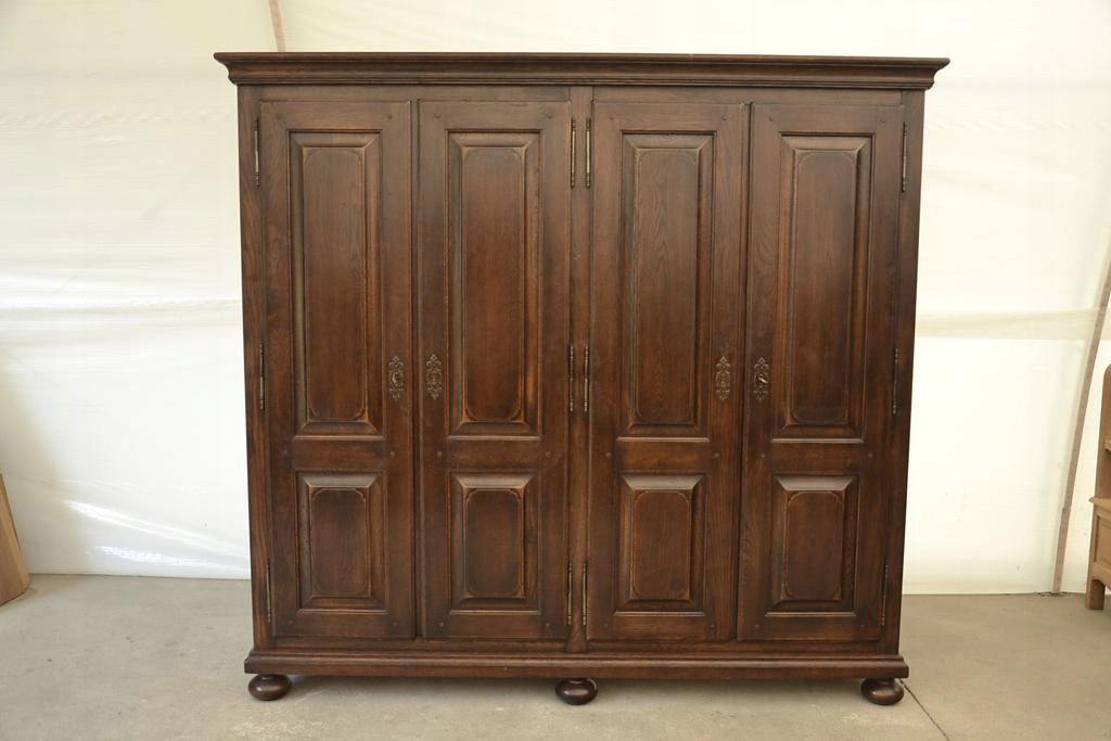 СТИЛЬНЫЙ 4-ДВЕРНЫЙ ШКАФ