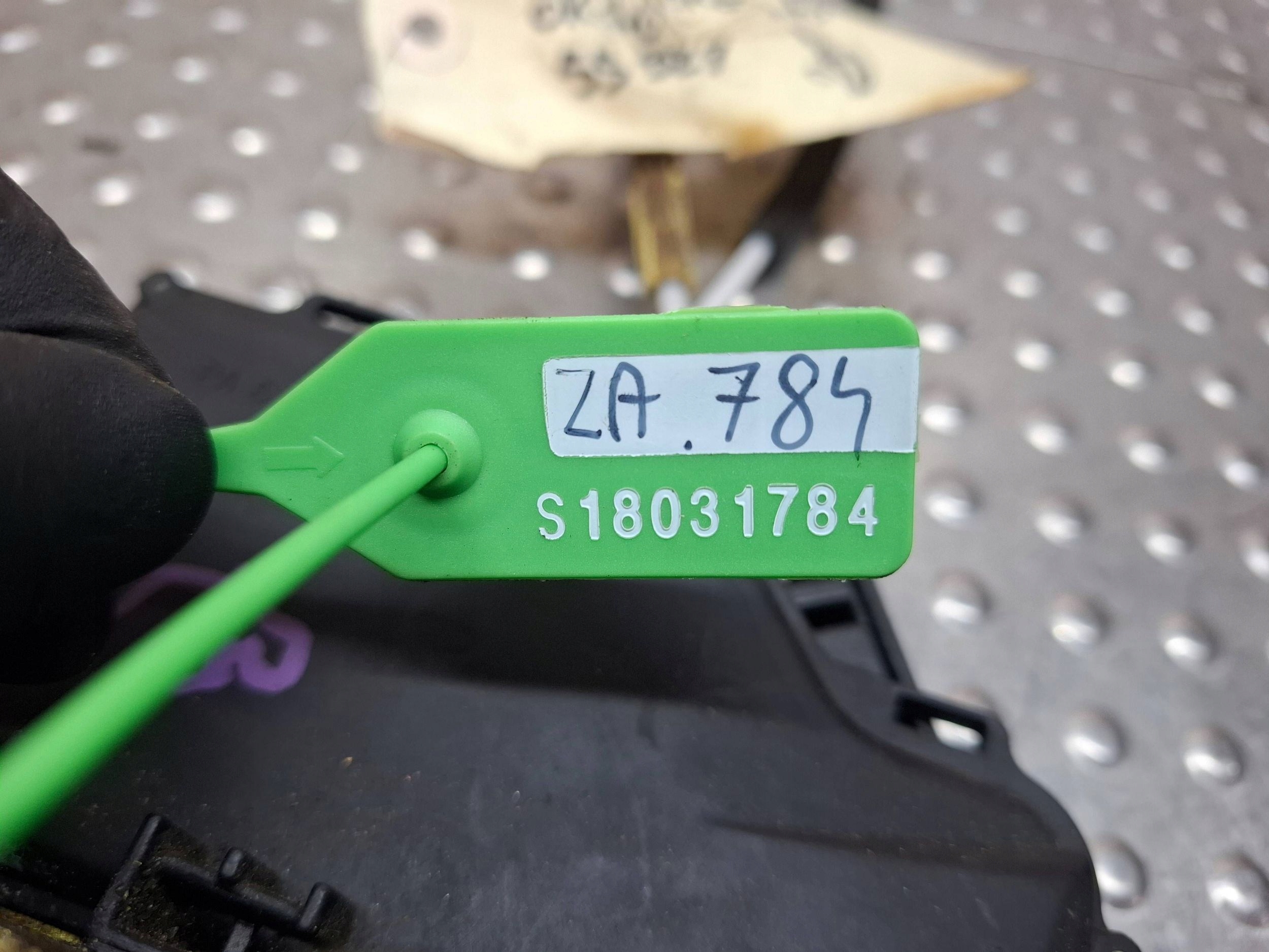lock door rear part left 7 PIN 4B0839015F AUDI A6 C5