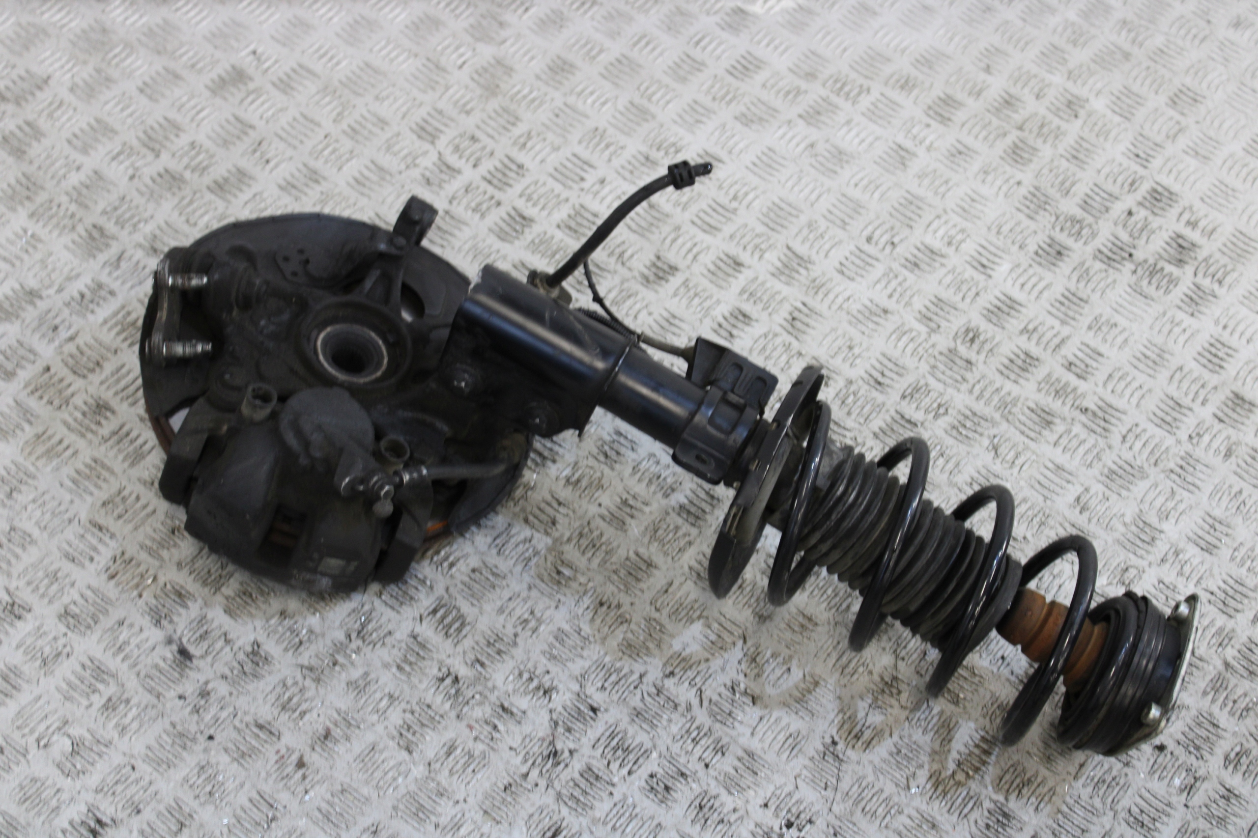 swing McPherson shock absorber left front PEUGEOT 308 T9 GT-LINE SW