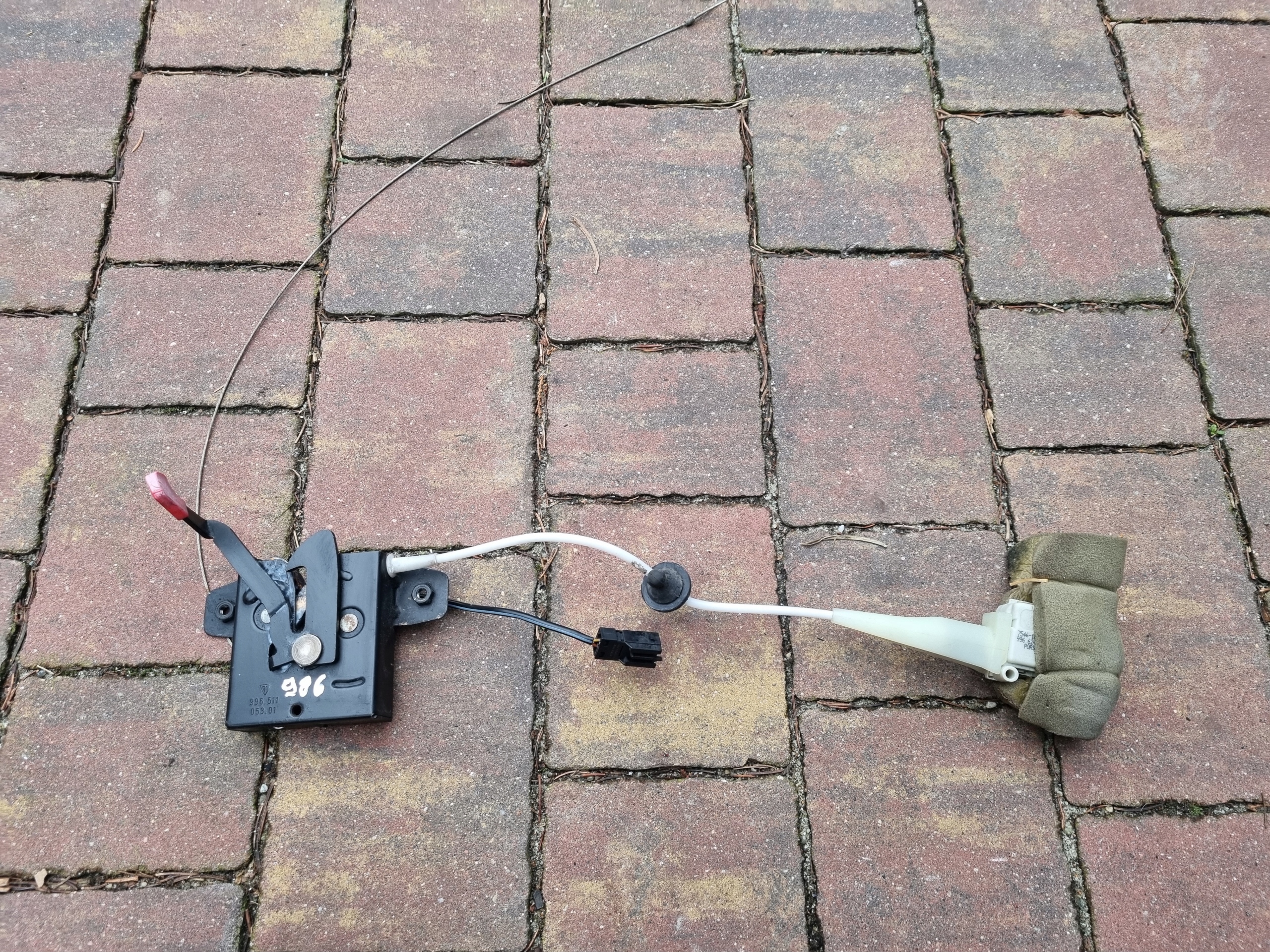 ЗАМОК КАПОТА PORSCHE BOXSTER 99651105301