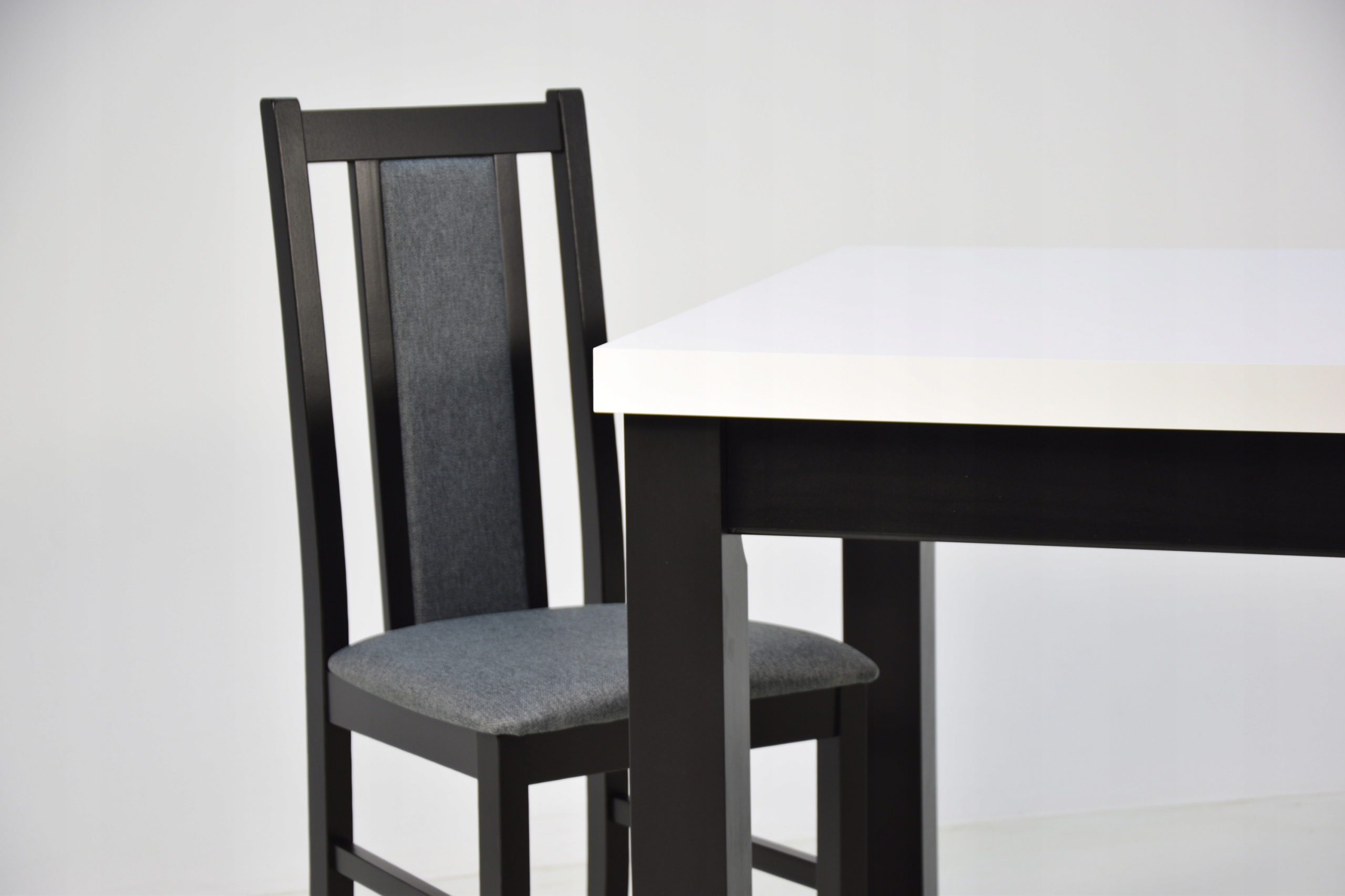 Prosty Stół rozkładany do 2,5m + 6 krzeseł Kolor obicia czarny