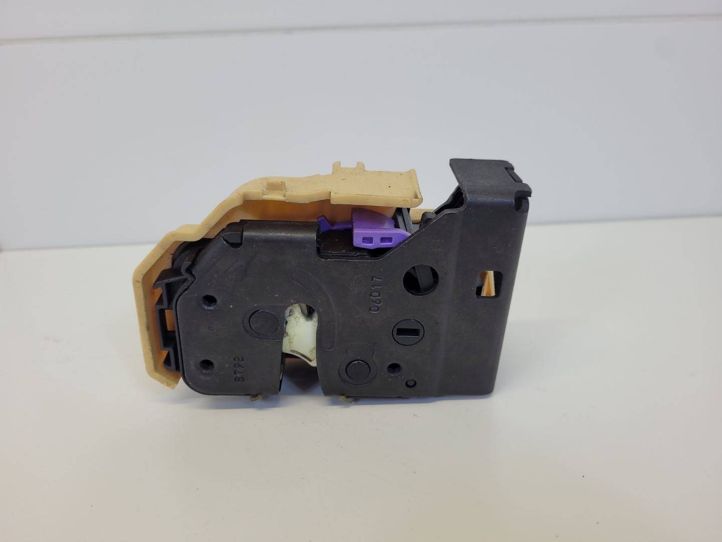 lock door front right side Alfa Romeo Stelvio 2017 50536541