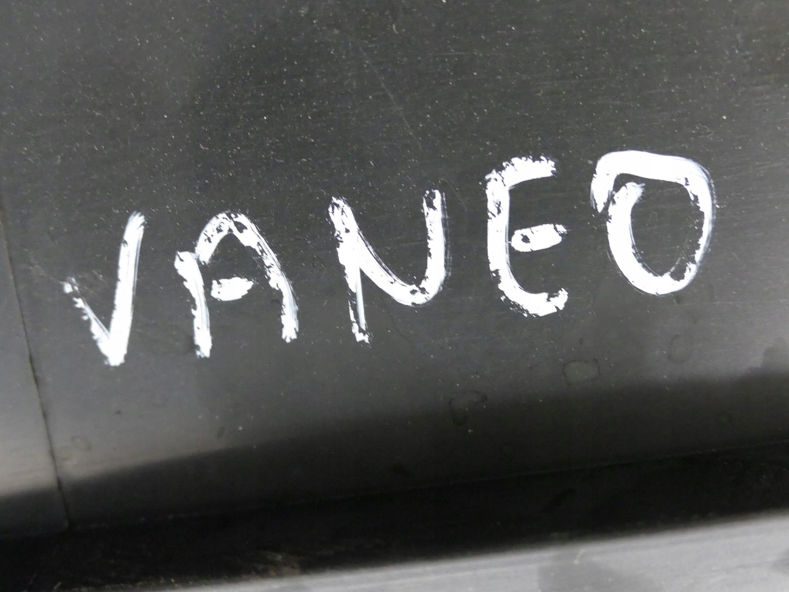 MERCEDES VANEO W414 torpedo cover under the window